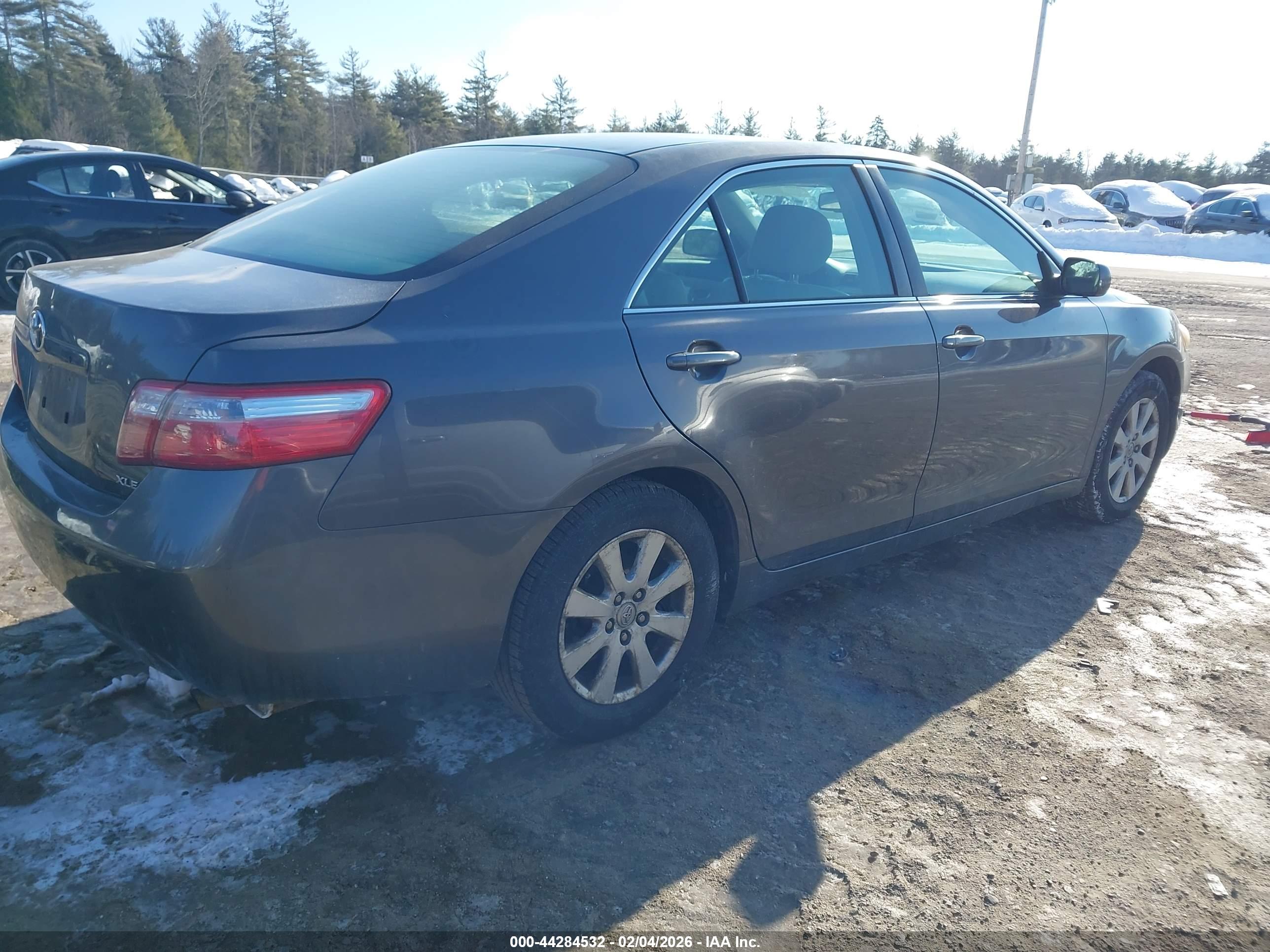 TOYOTA CAMRY image 4