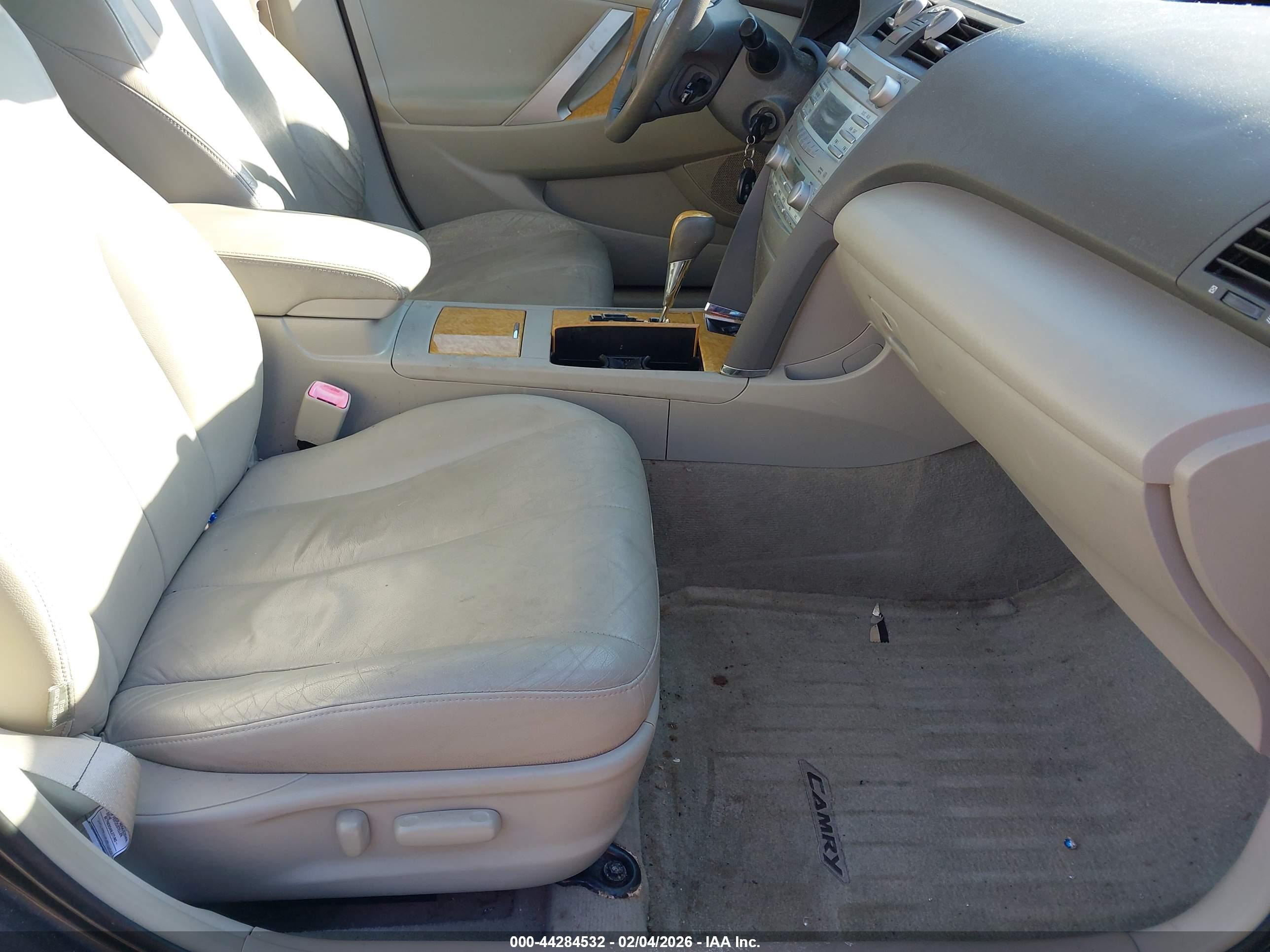 TOYOTA CAMRY image 5