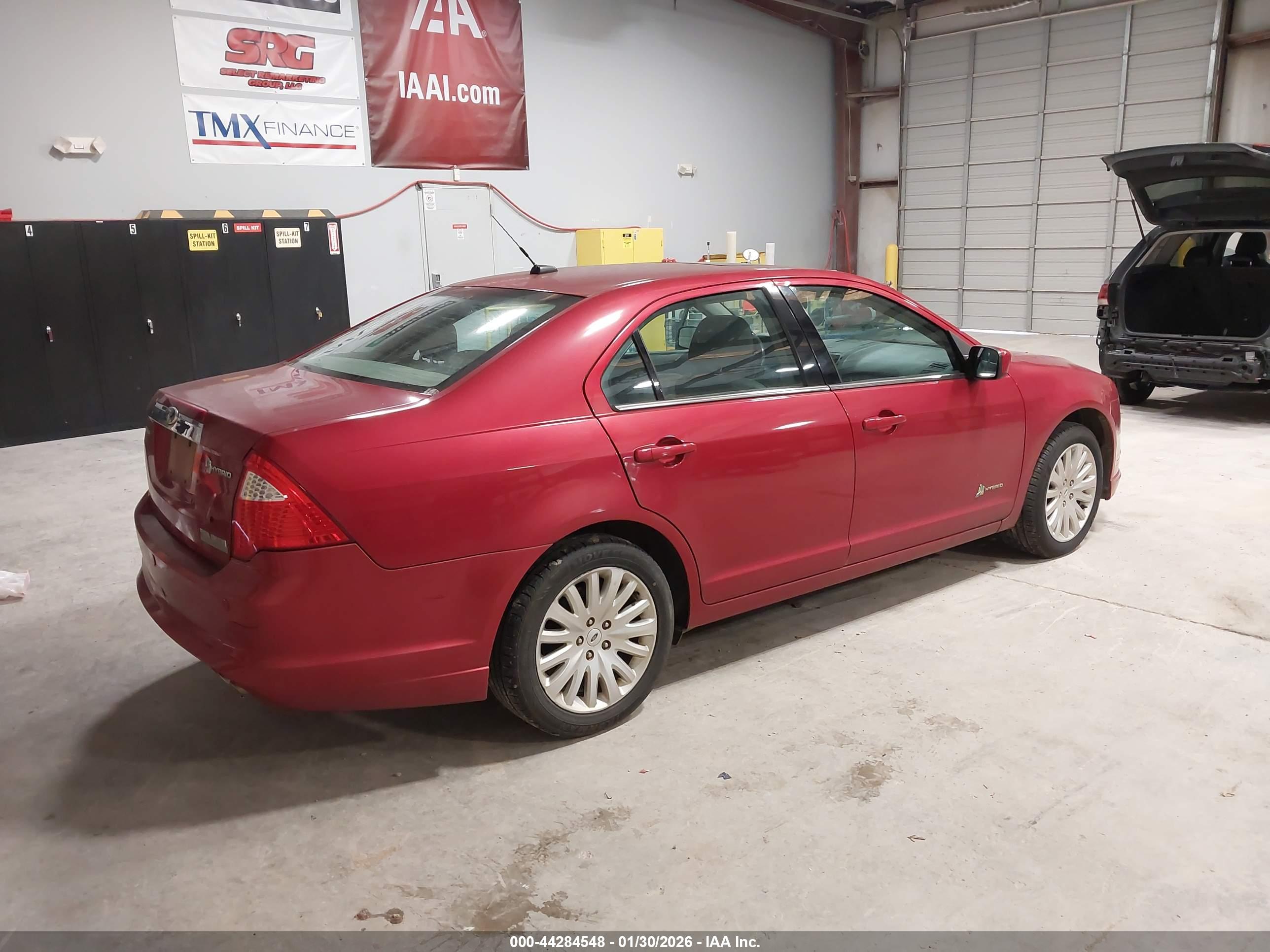 FORD FUSION image 4