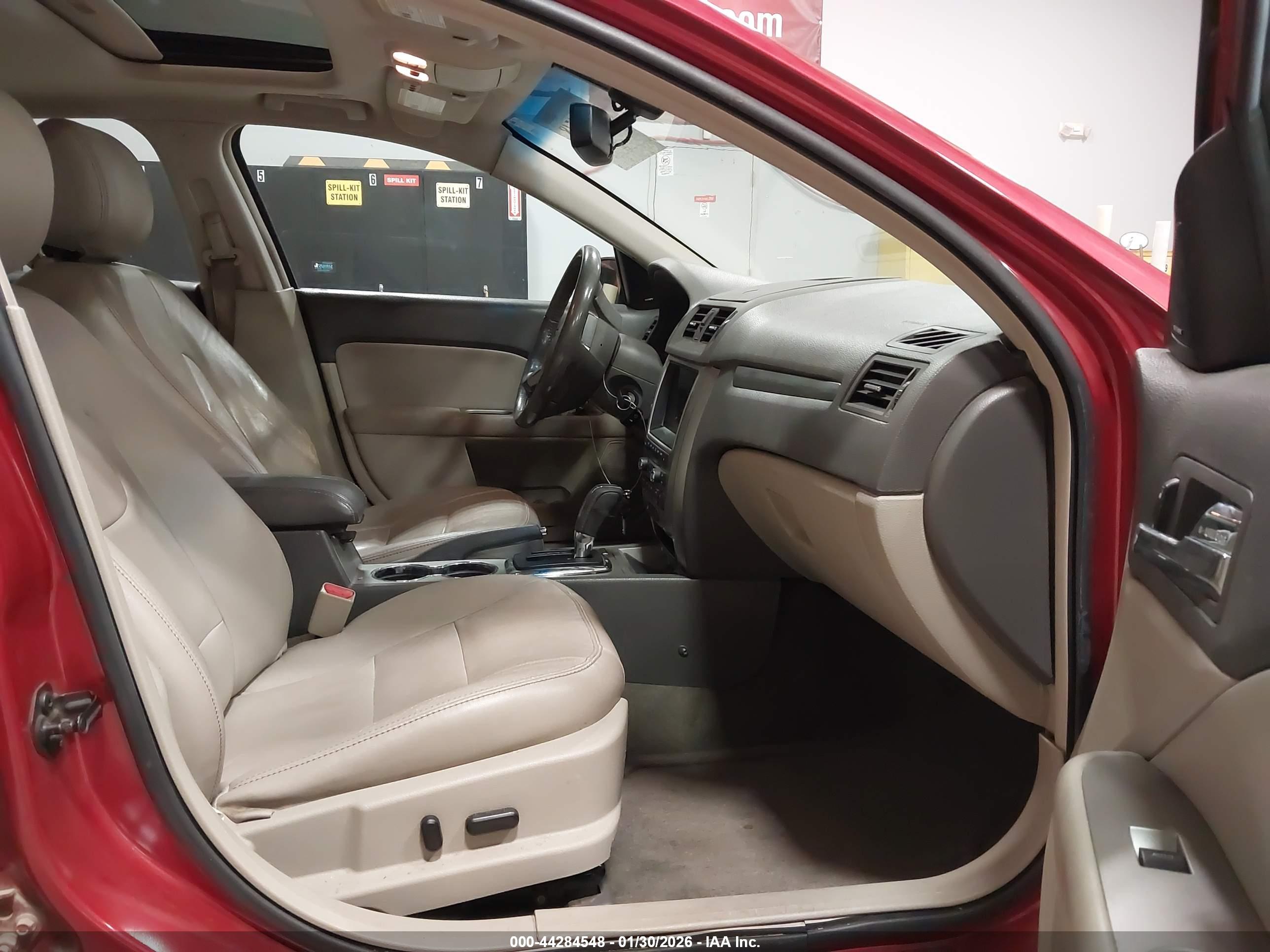 FORD FUSION image 5