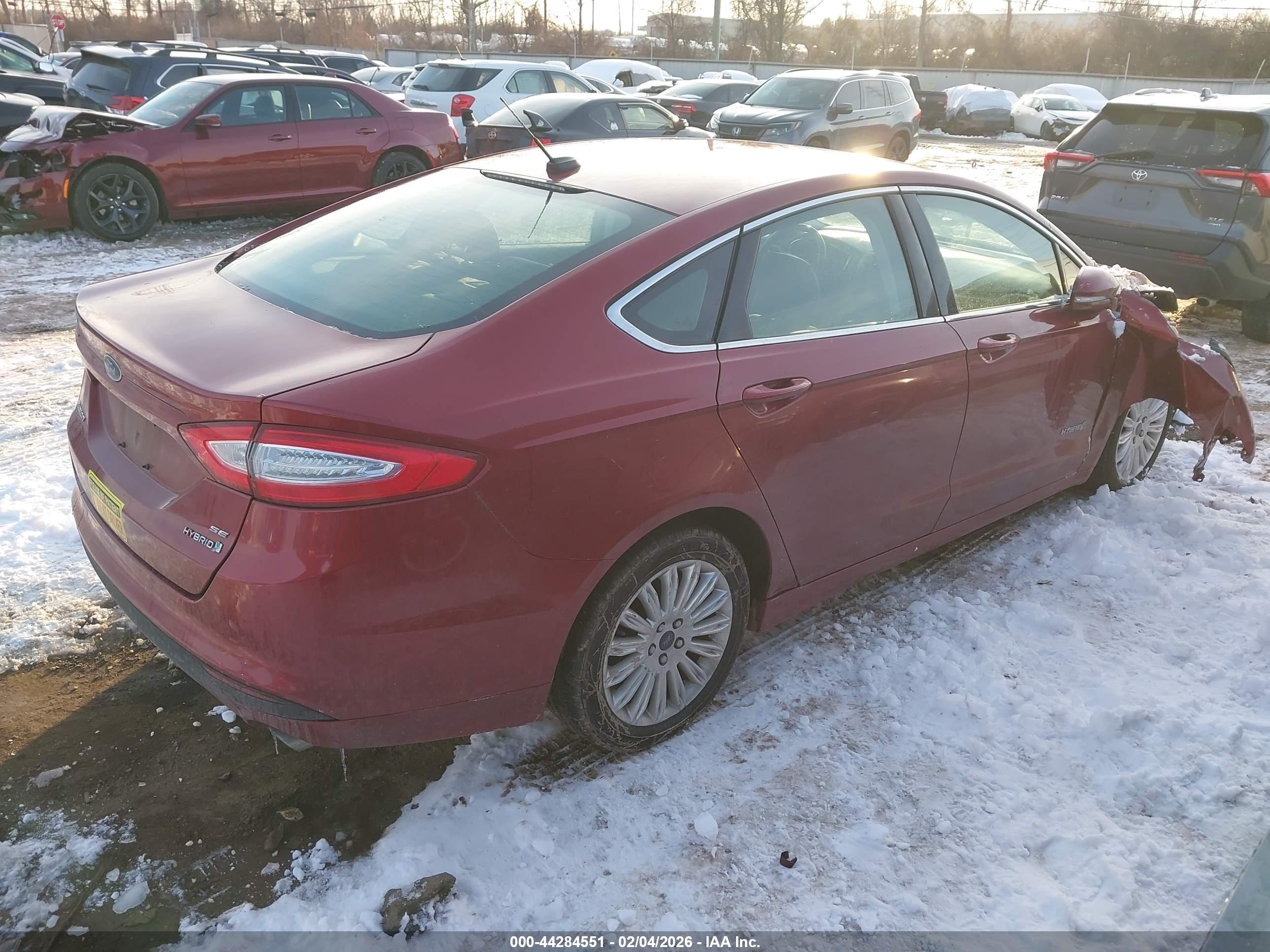 FORD FUSION image 4