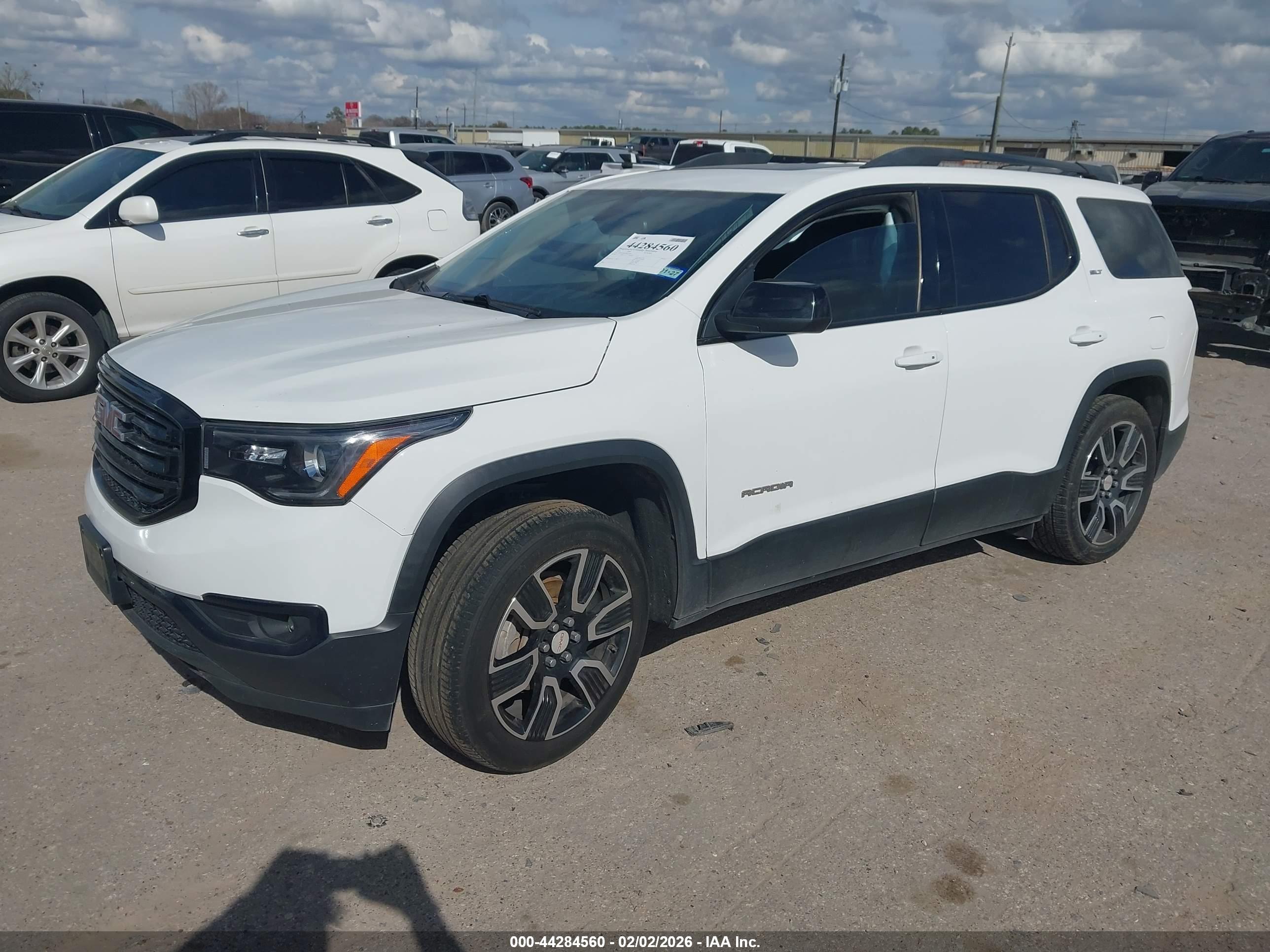 GMC ACADIA image 2