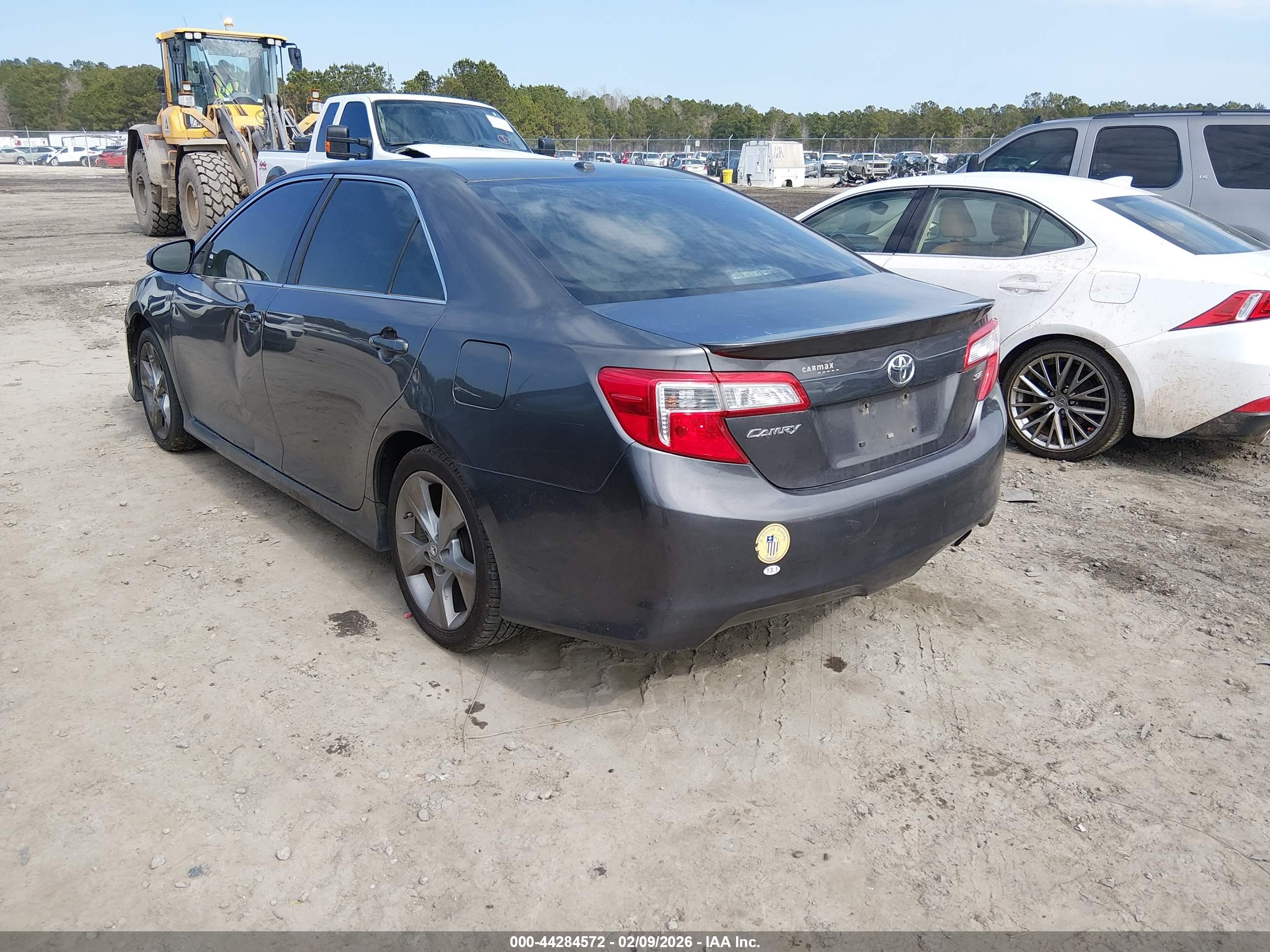 TOYOTA CAMRY image 3