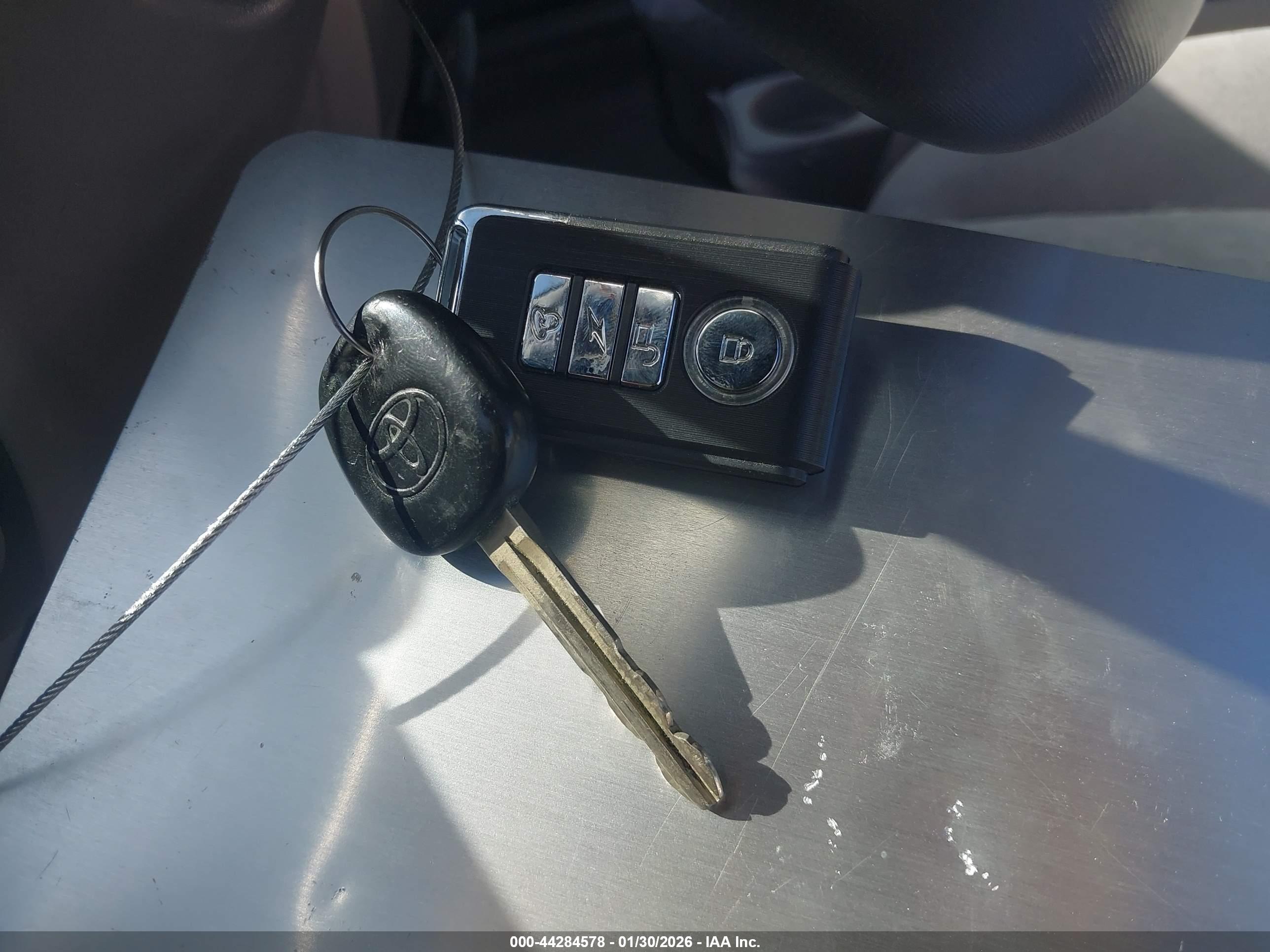 TOYOTA PRIUS image 11
