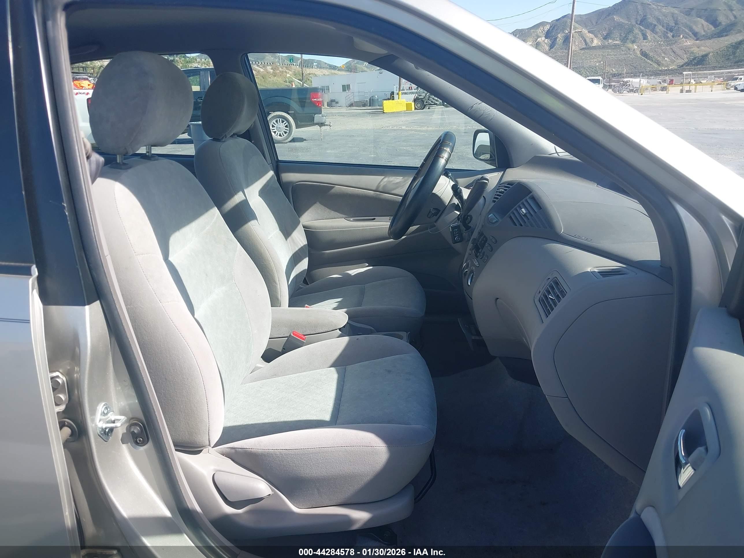 TOYOTA PRIUS image 5