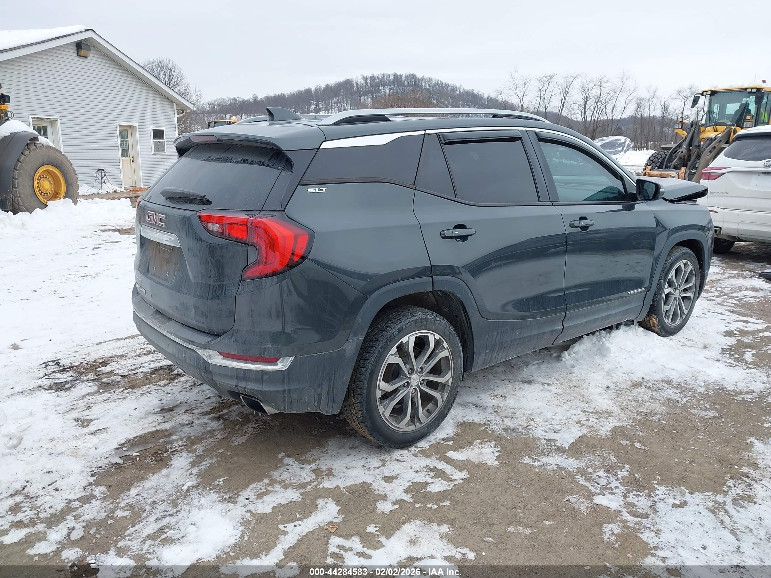 GMC TERRAIN image 4
