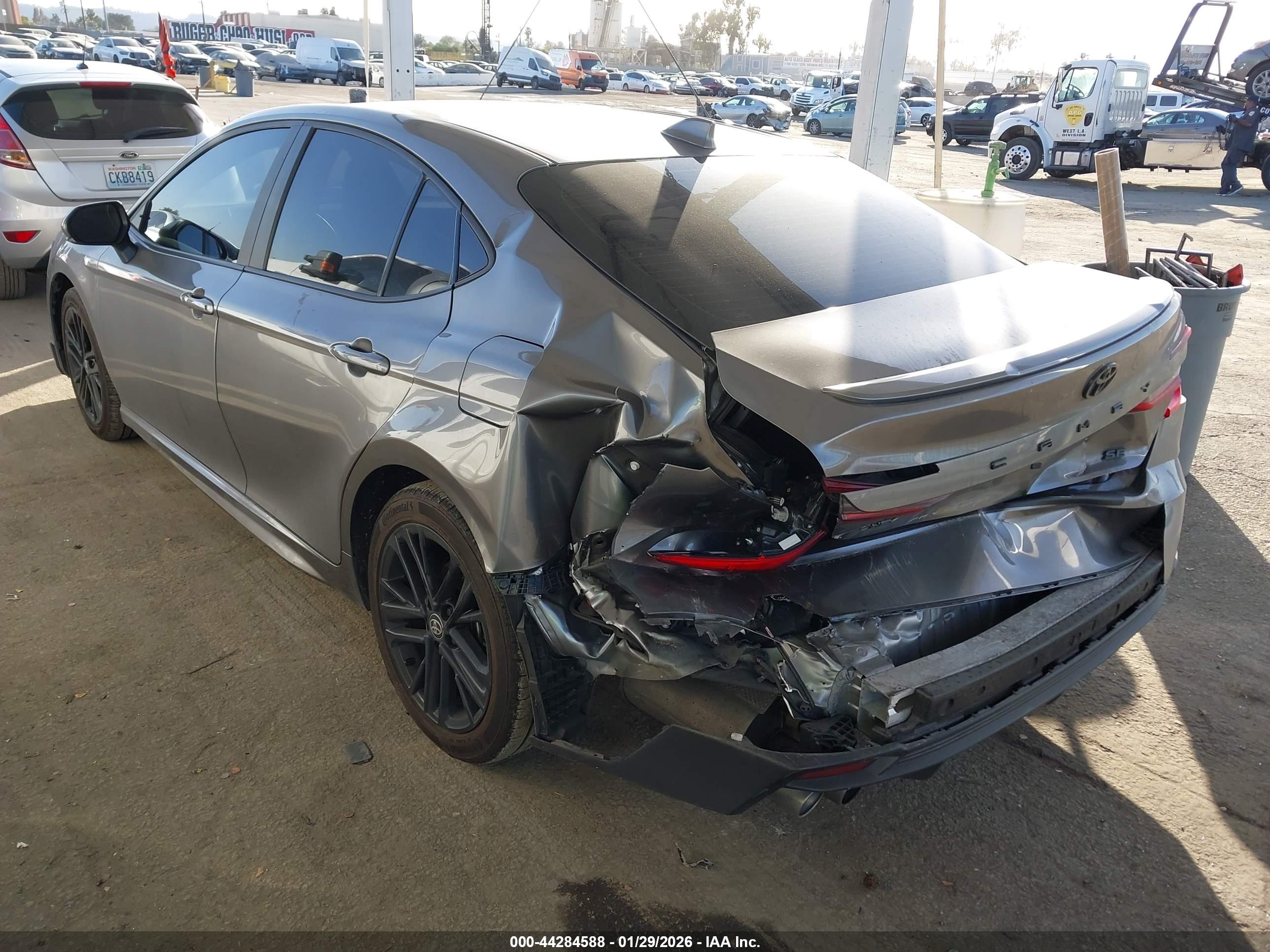 TOYOTA CAMRY image 3