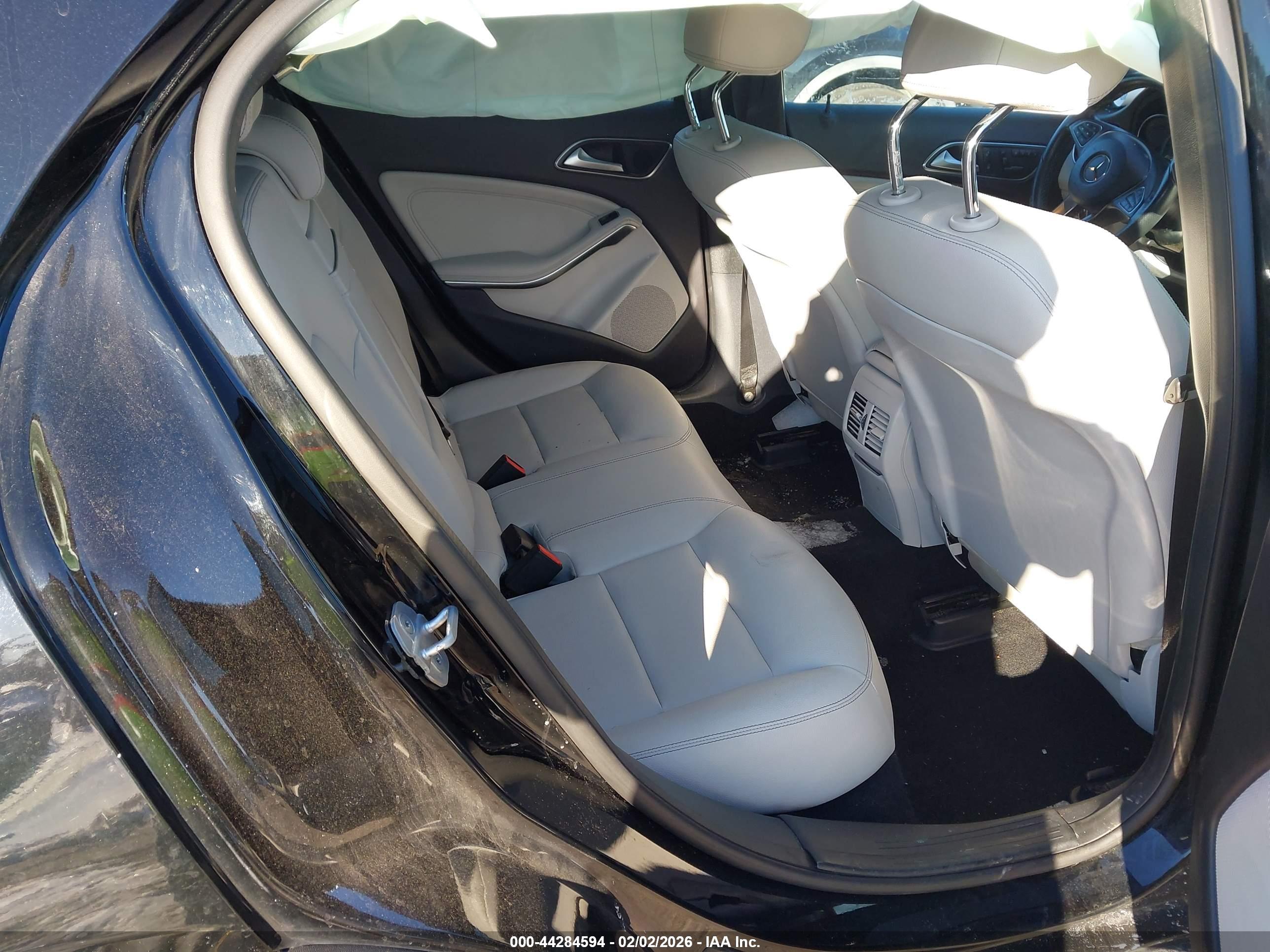 MERCEDES-BENZ GLA image 8
