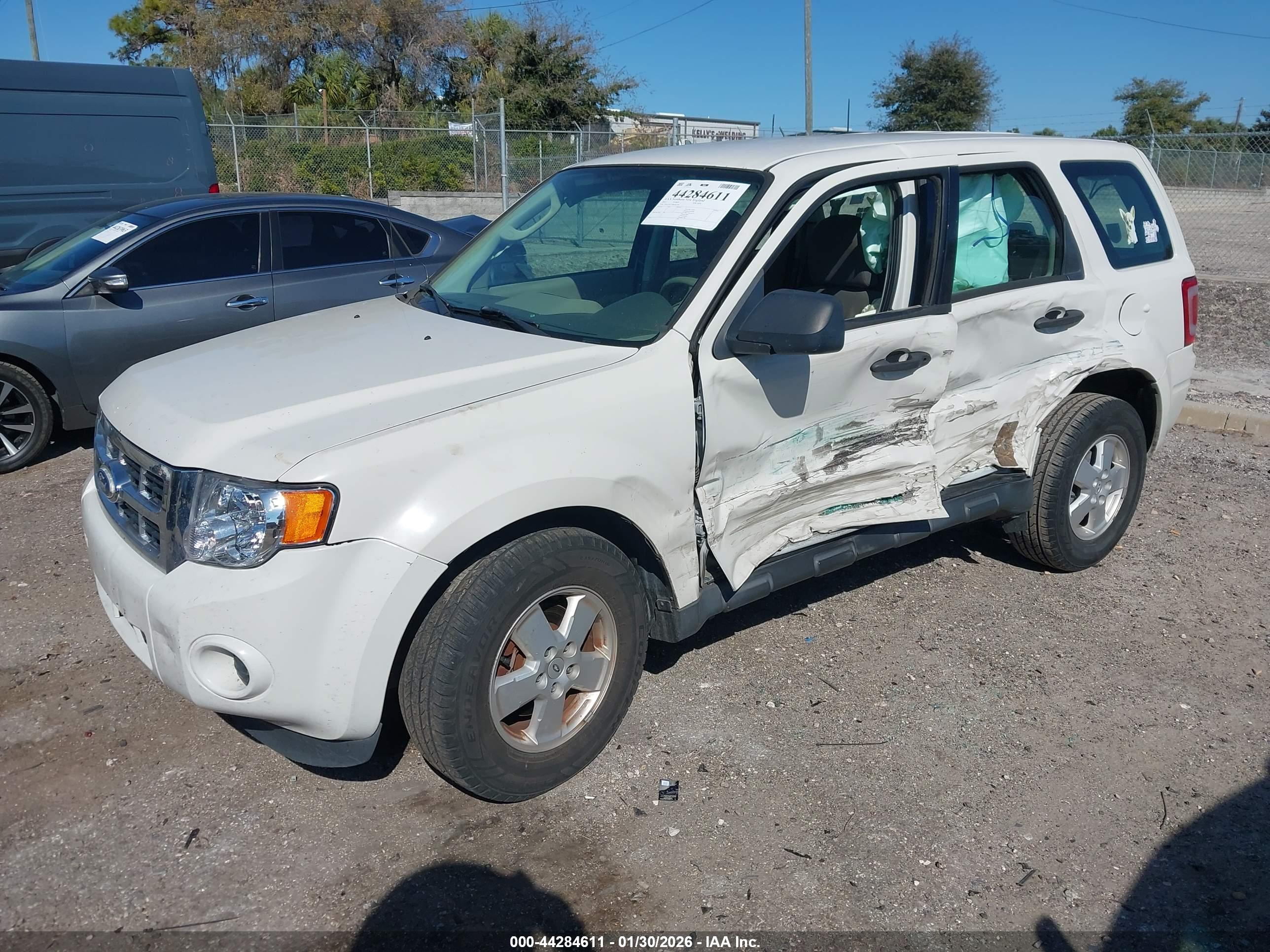 FORD ESCAPE image 2