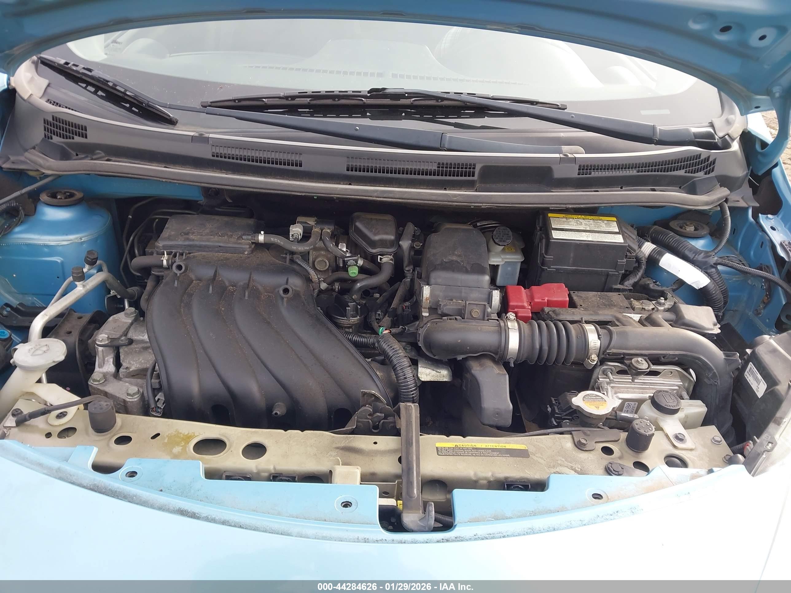 NISSAN VERSA image 10