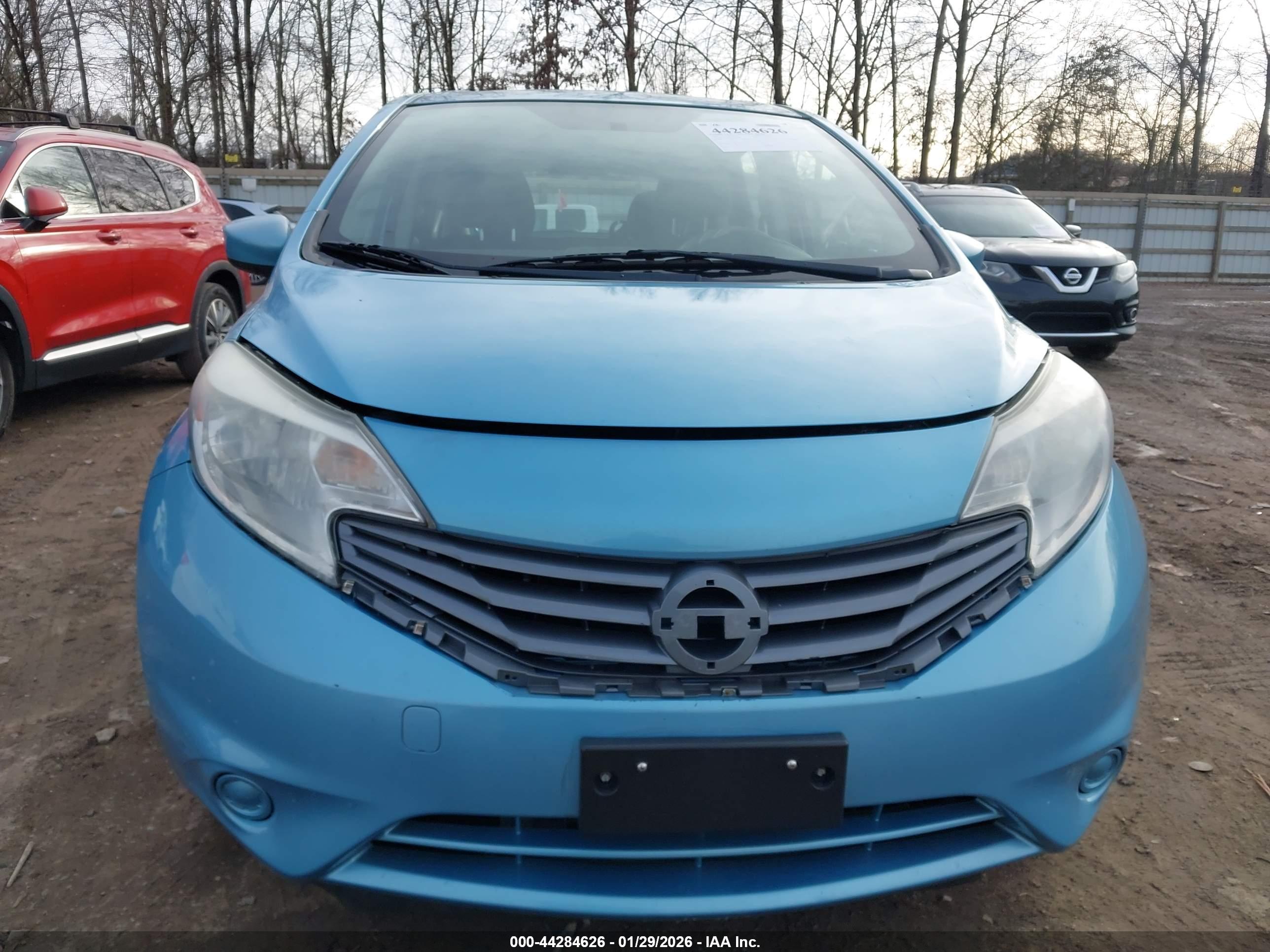 NISSAN VERSA image 6
