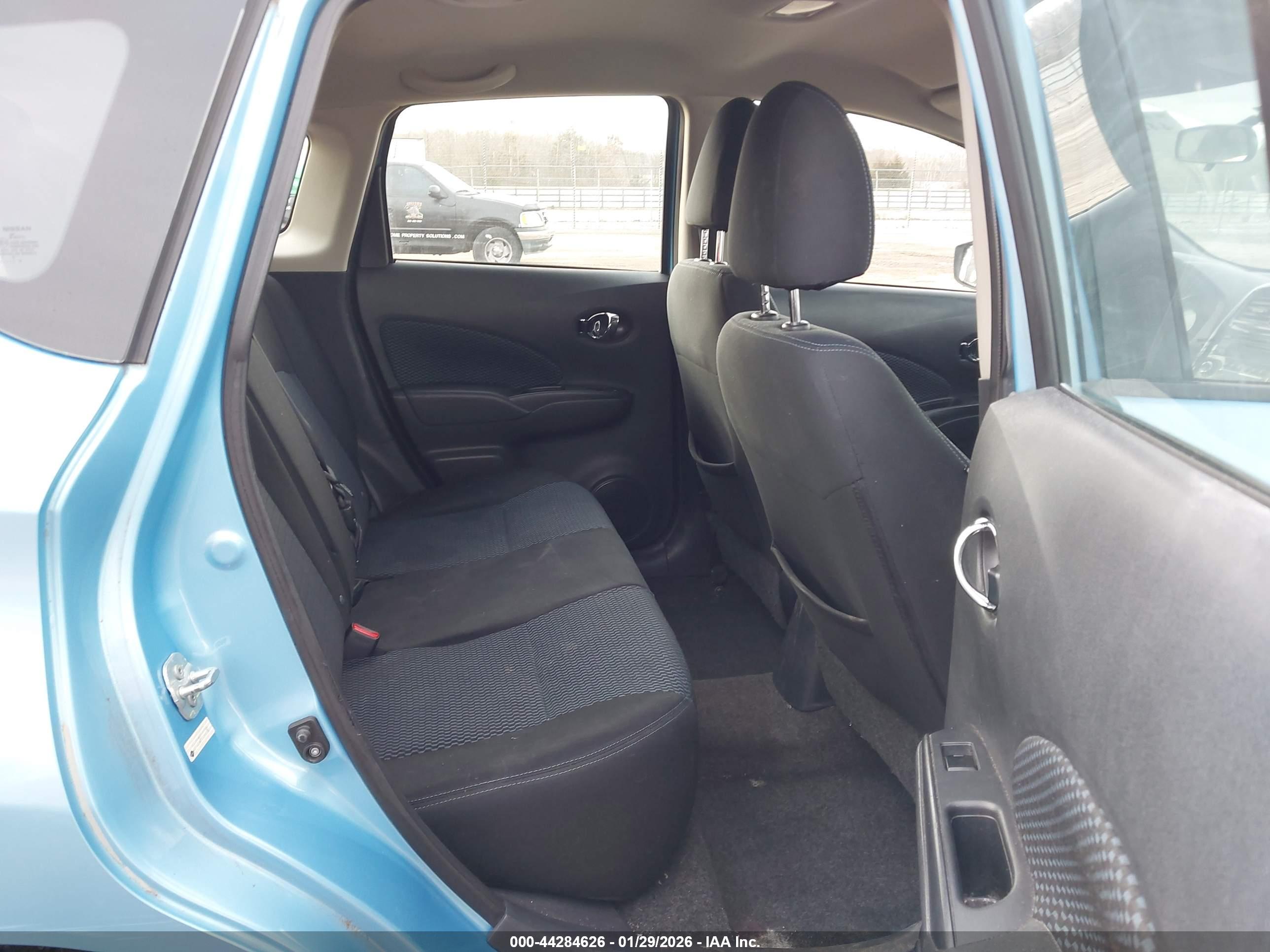 NISSAN VERSA image 8