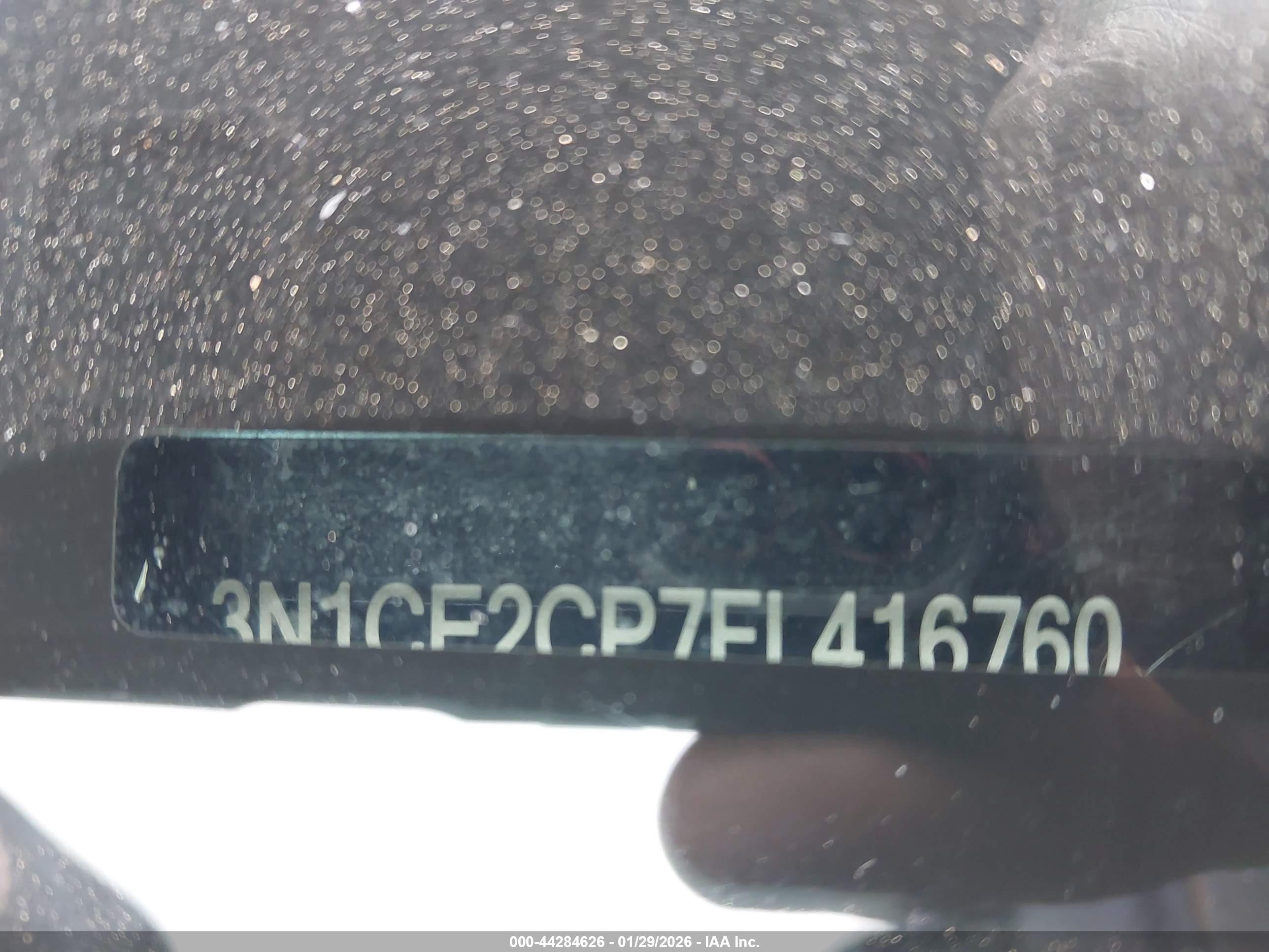 NISSAN VERSA image 9