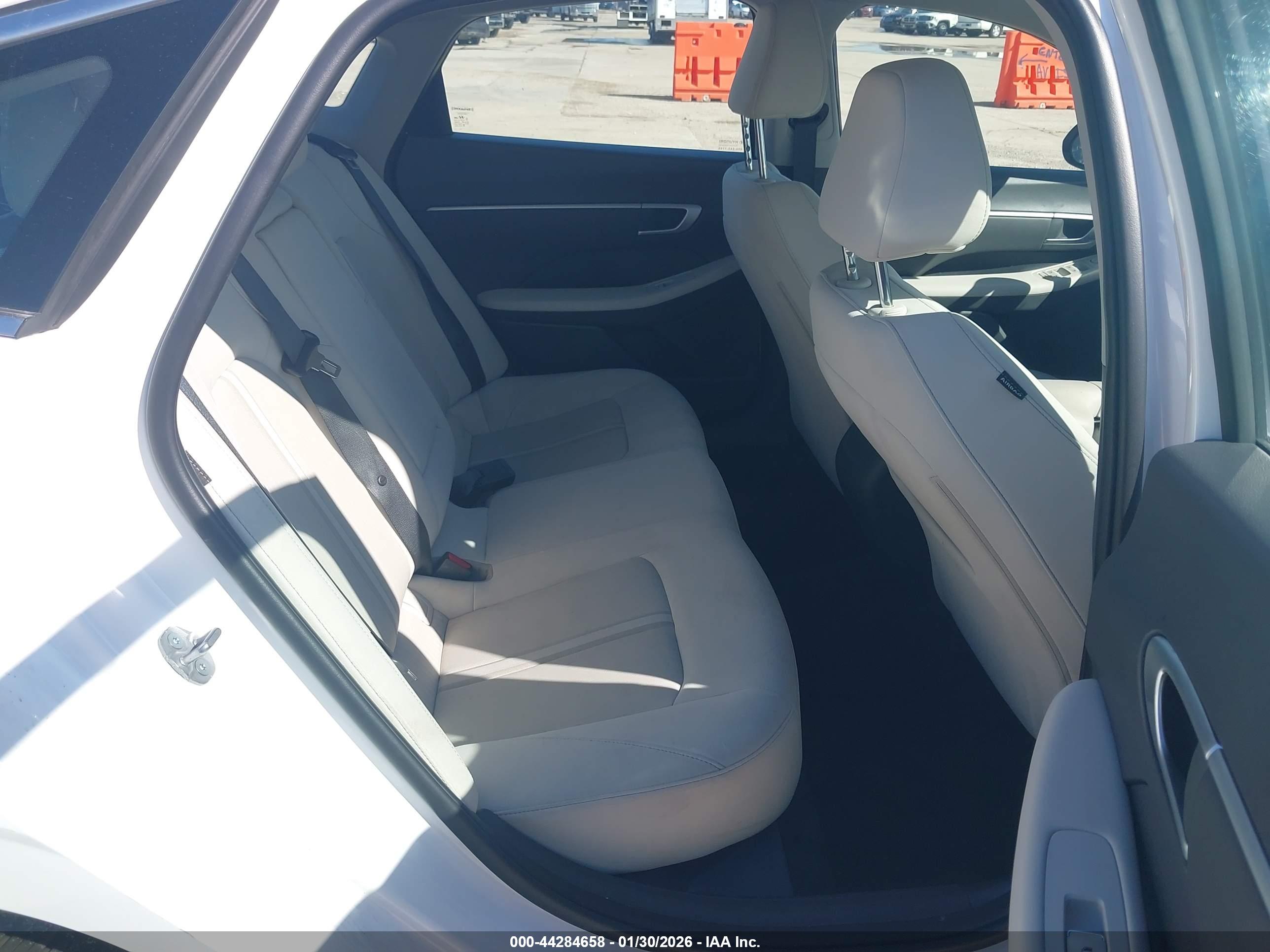 HYUNDAI SONATA image 8