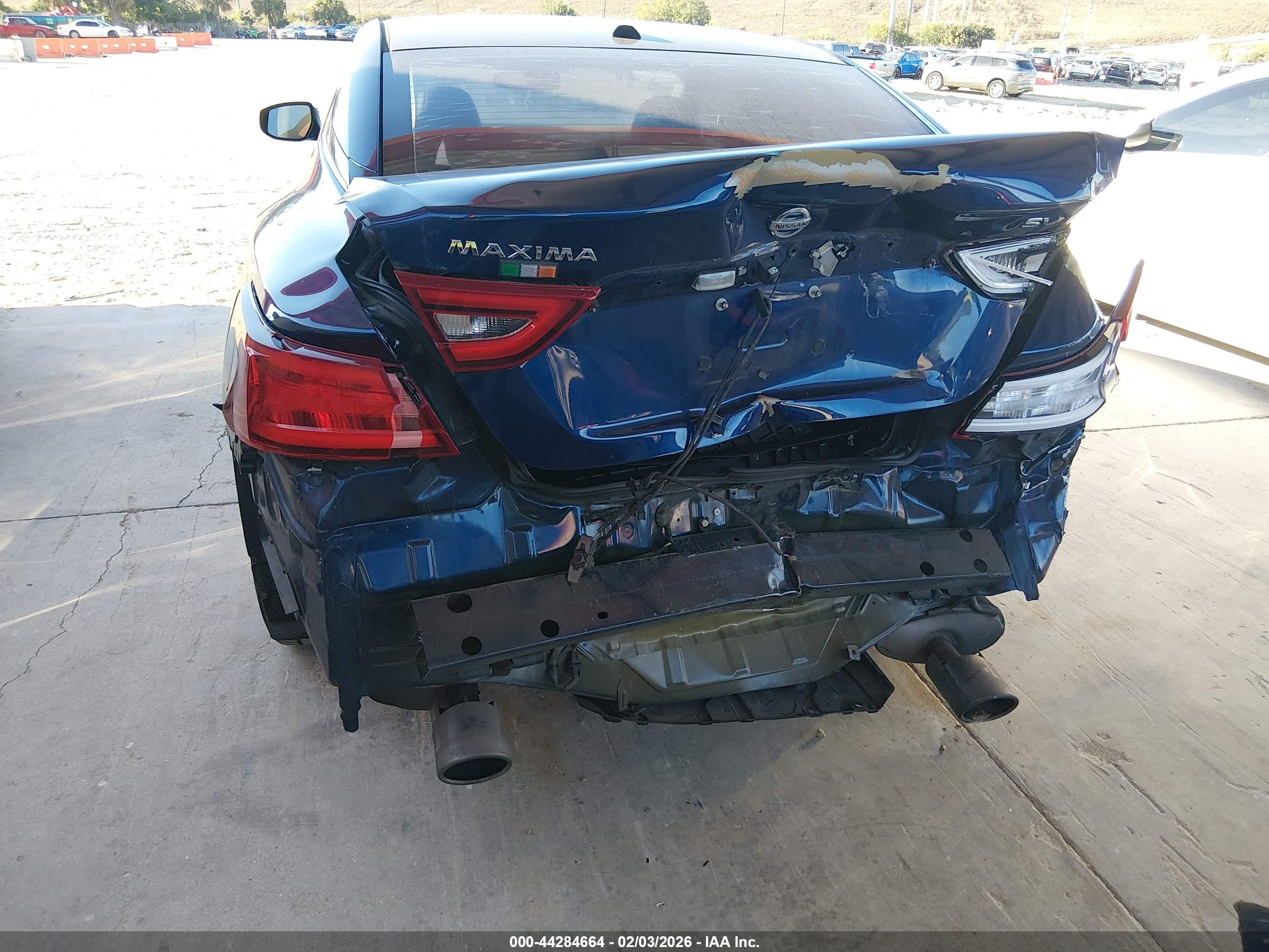 NISSAN MAXIMA image 6