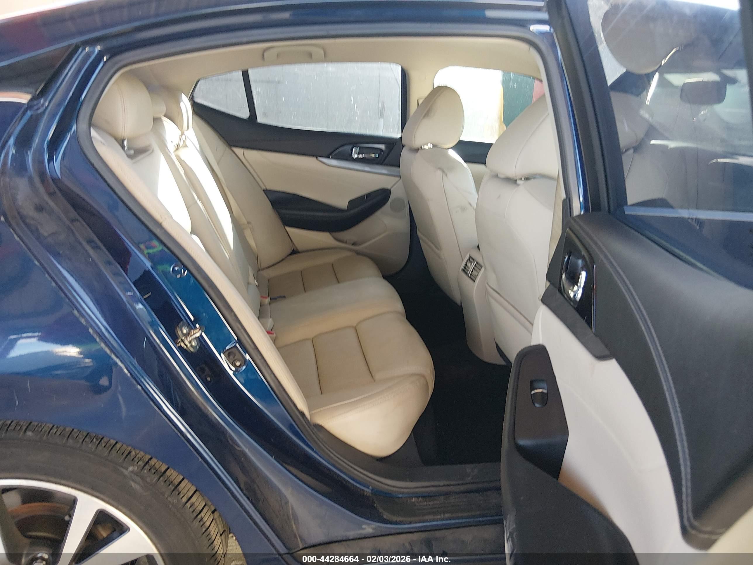 NISSAN MAXIMA image 8