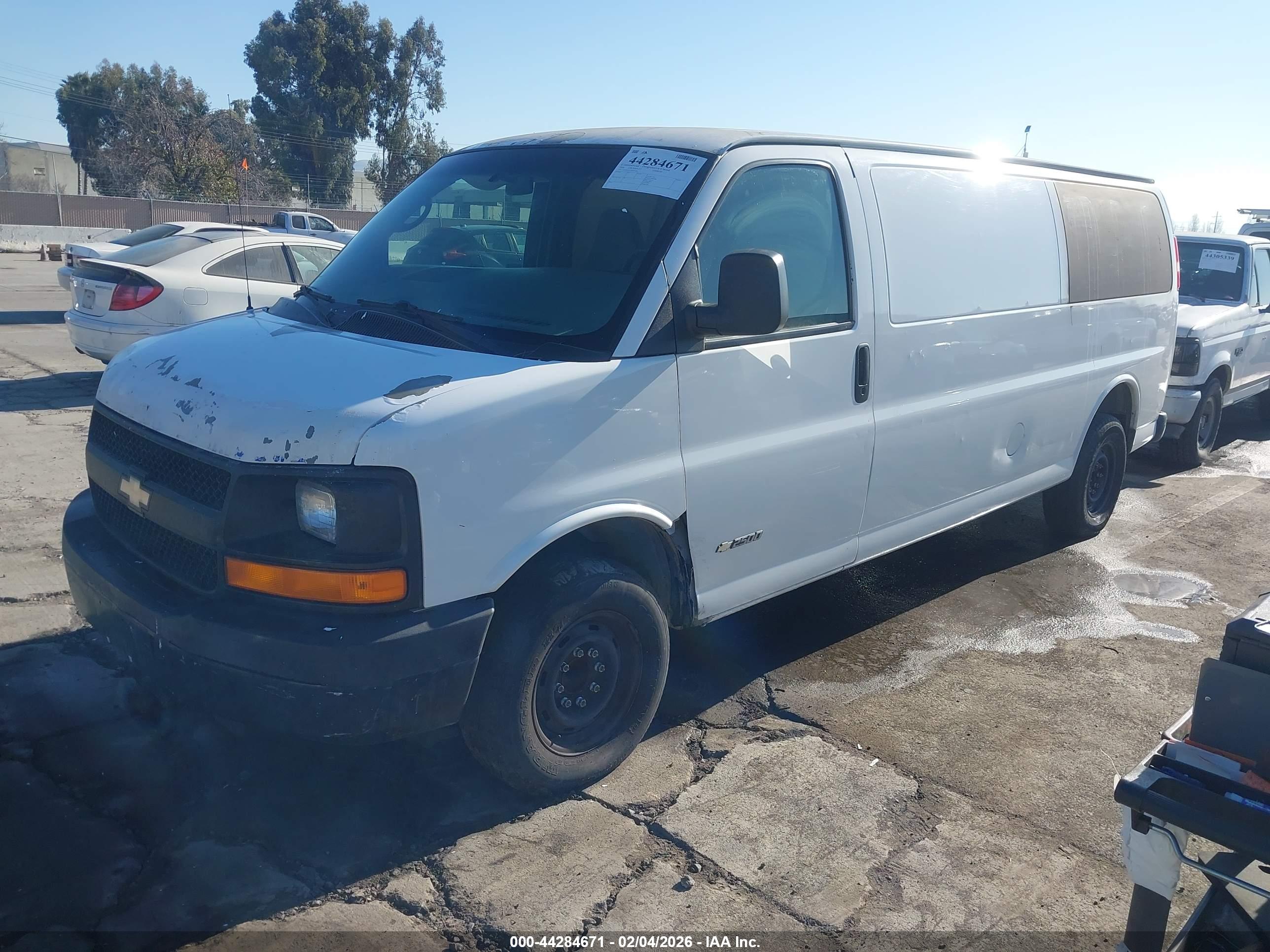 CHEVROLET EXPRESS image 2