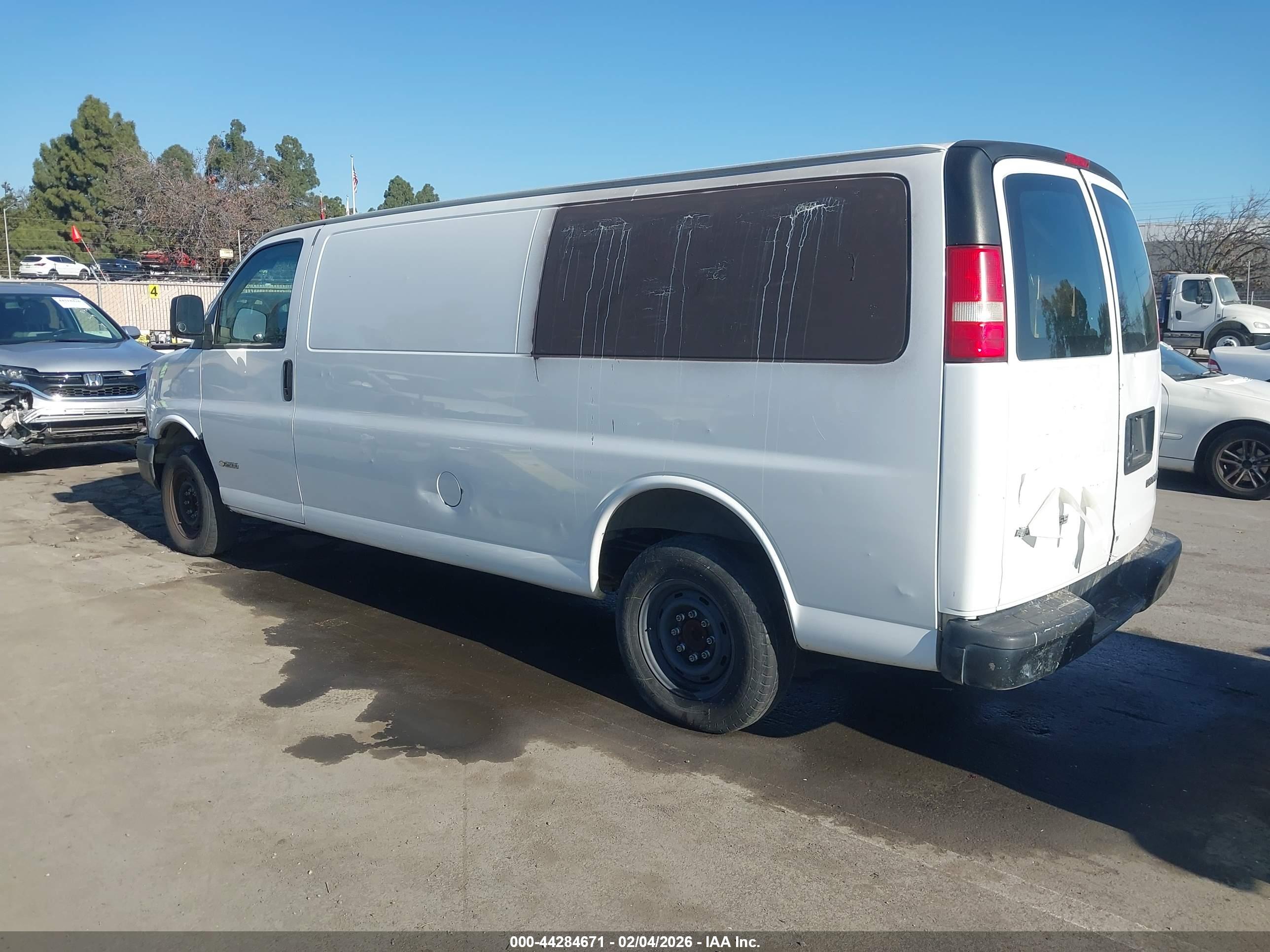 CHEVROLET EXPRESS image 3