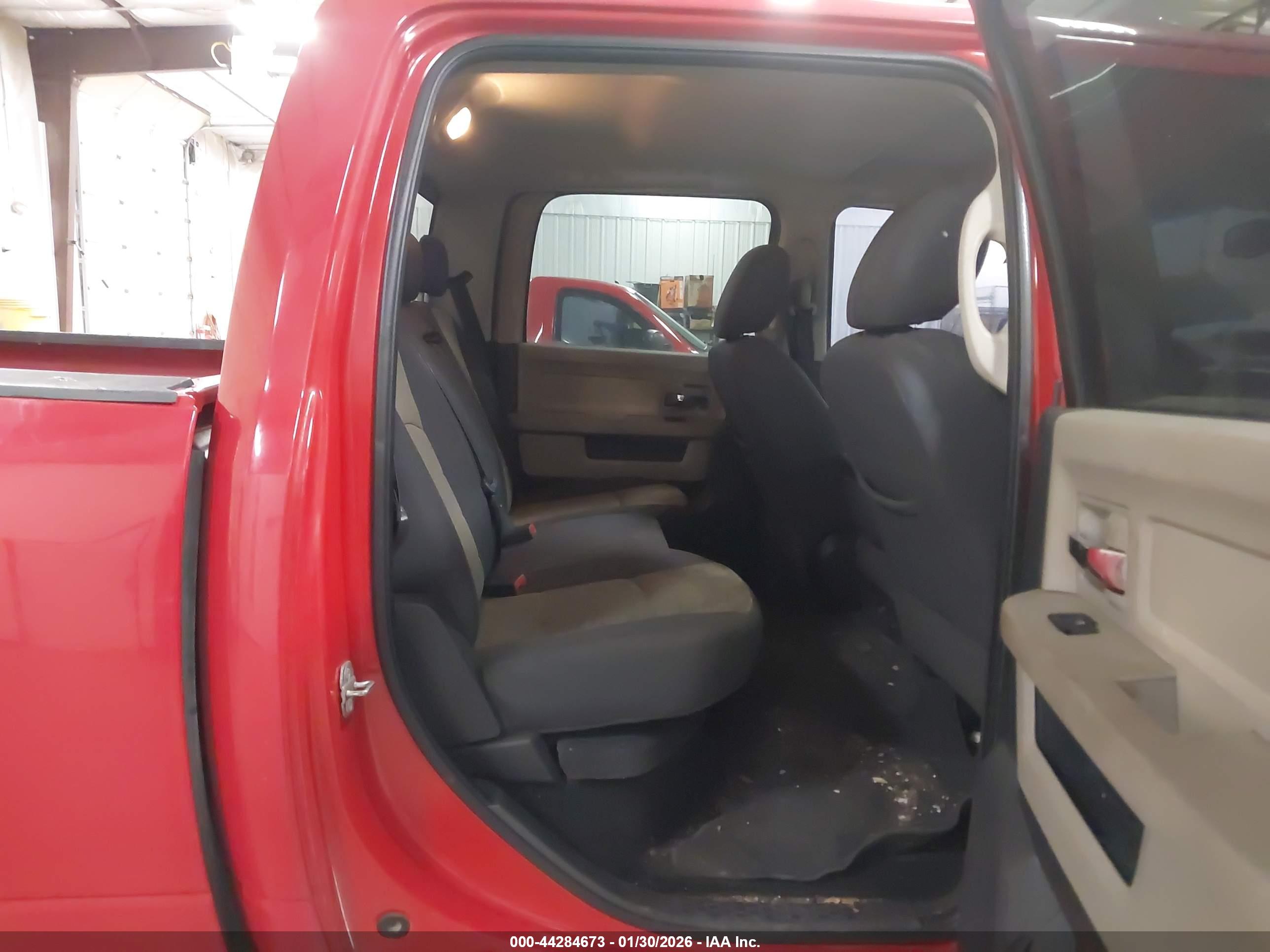 DODGE RAM image 8