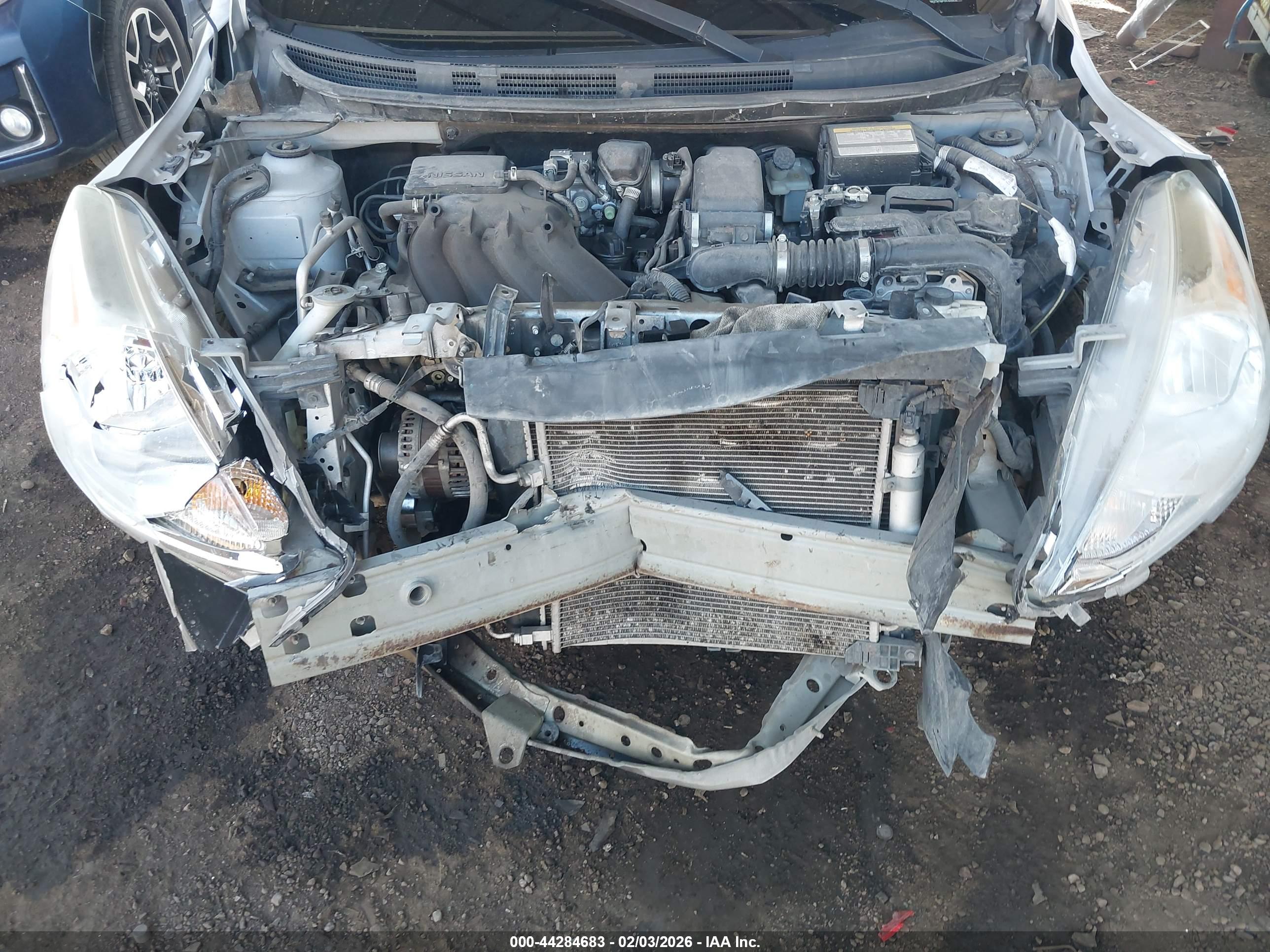 NISSAN VERSA image 10
