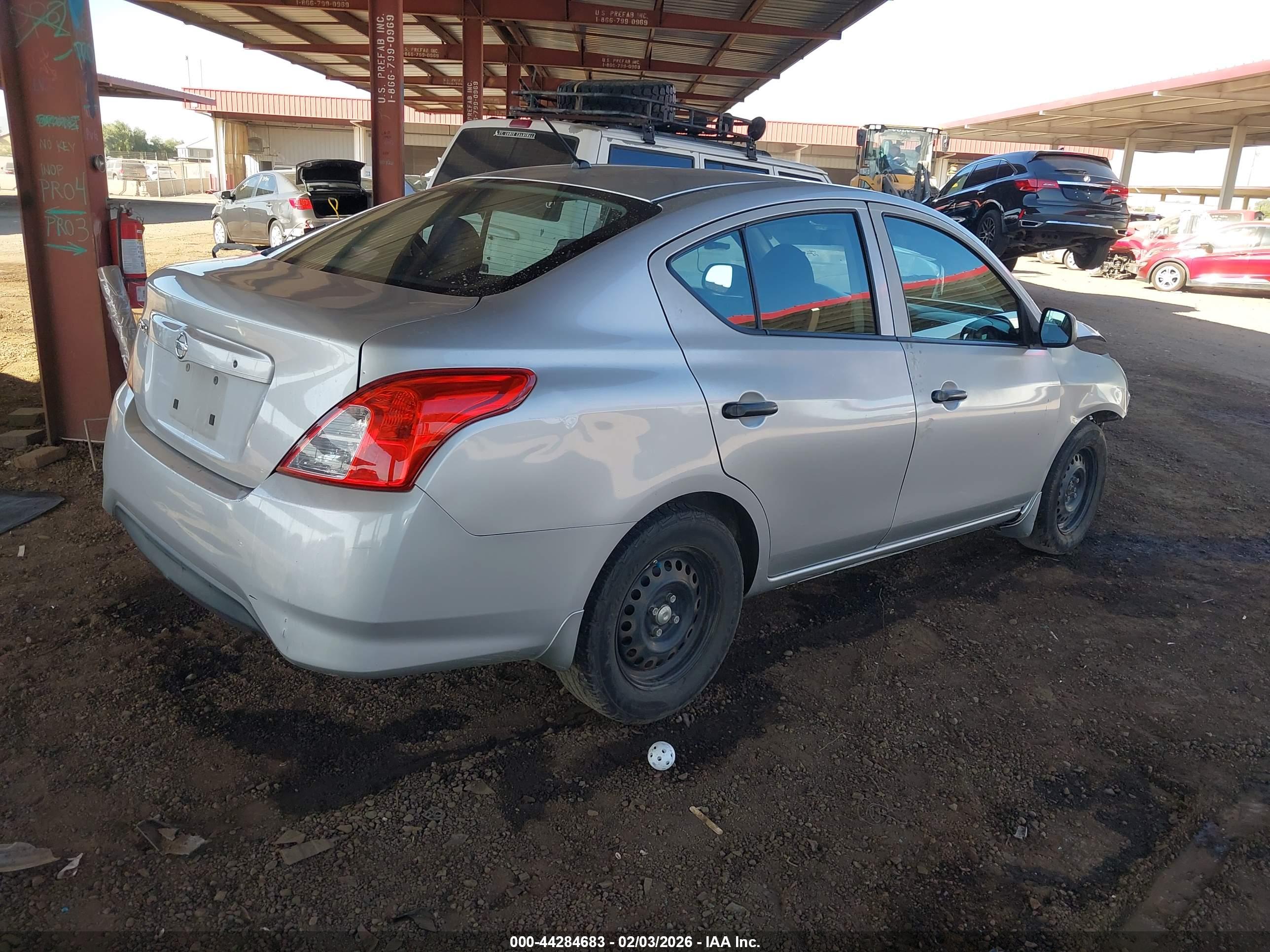 NISSAN VERSA image 4