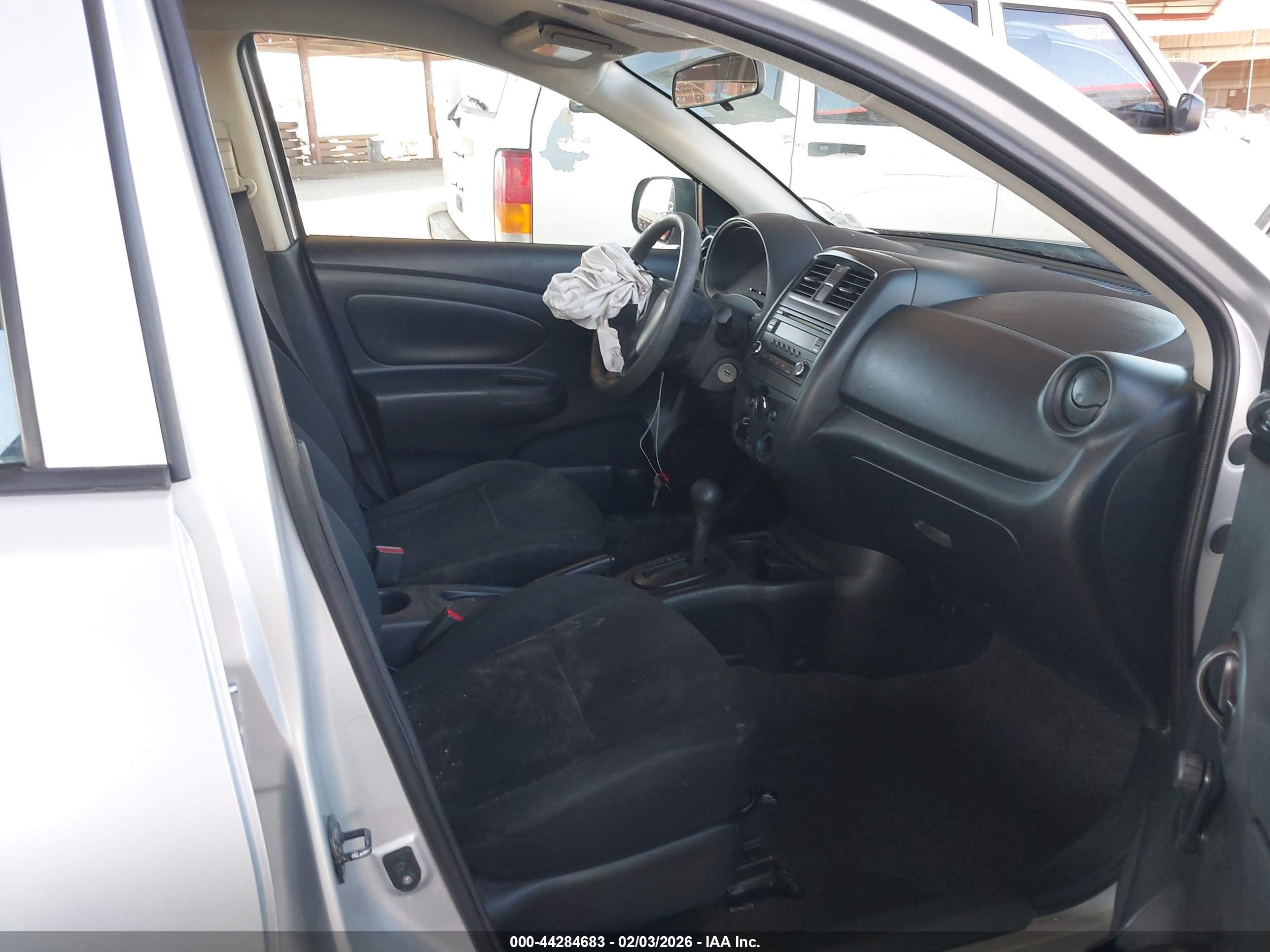 NISSAN VERSA image 5