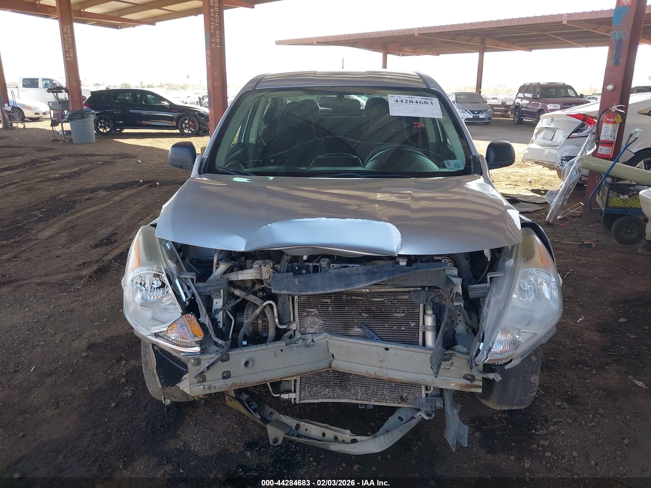NISSAN VERSA image 6