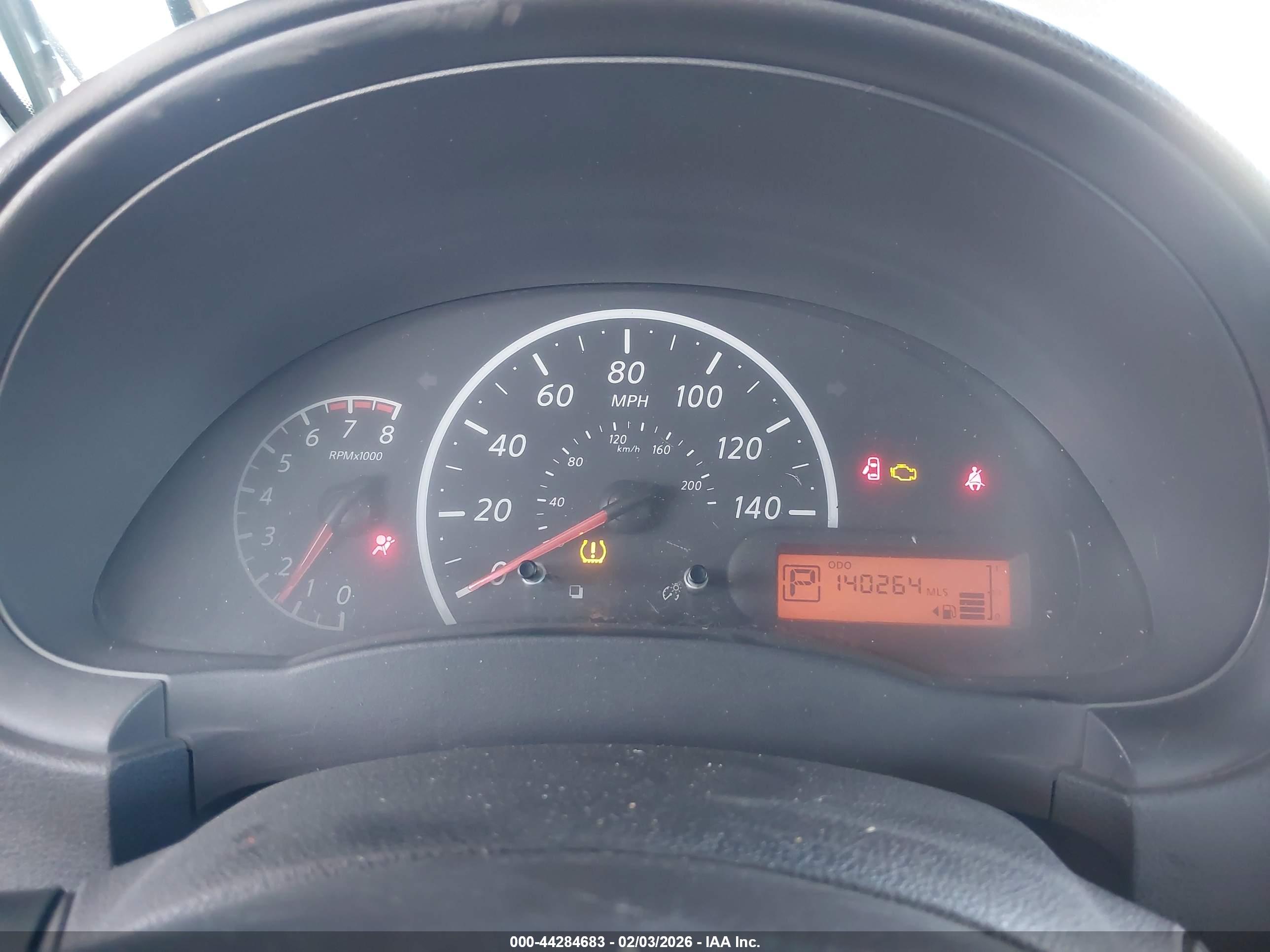 NISSAN VERSA image 7
