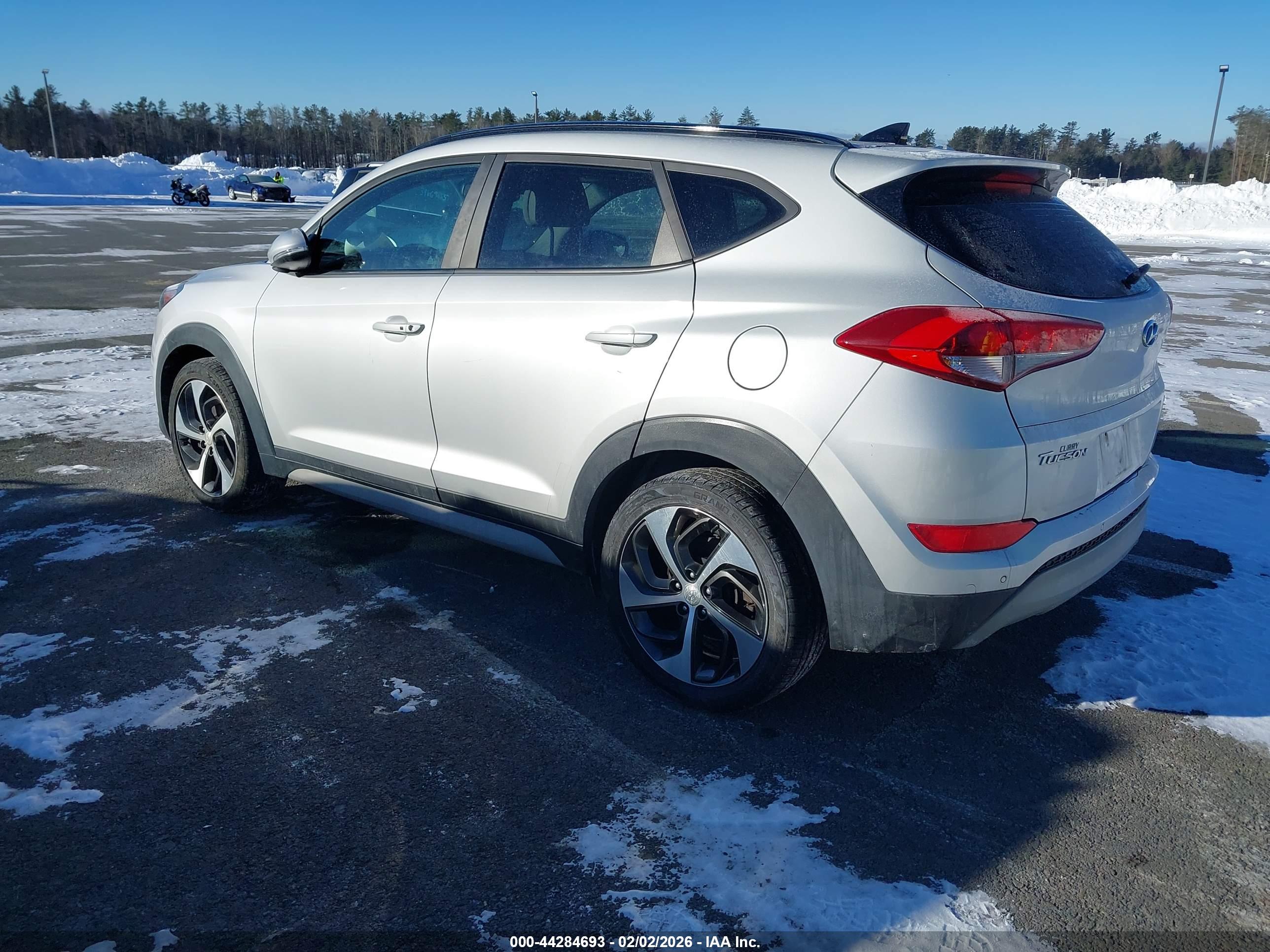 HYUNDAI TUCSON image 3