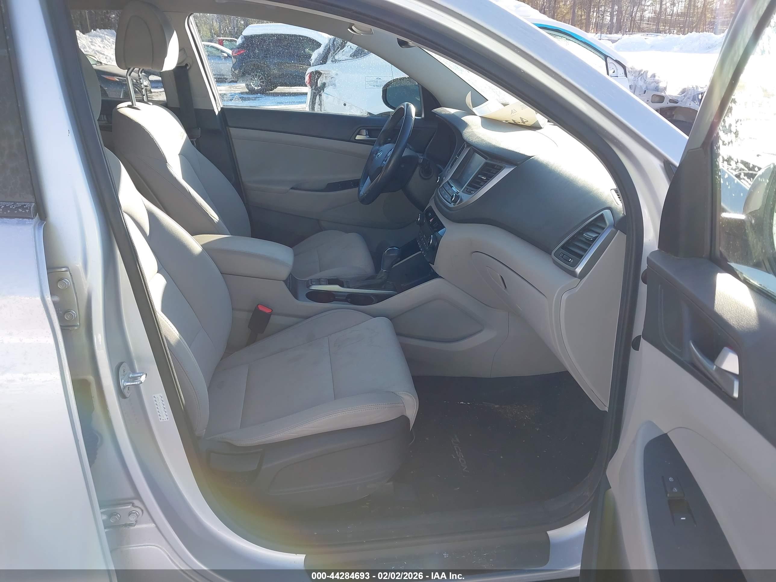 HYUNDAI TUCSON image 5