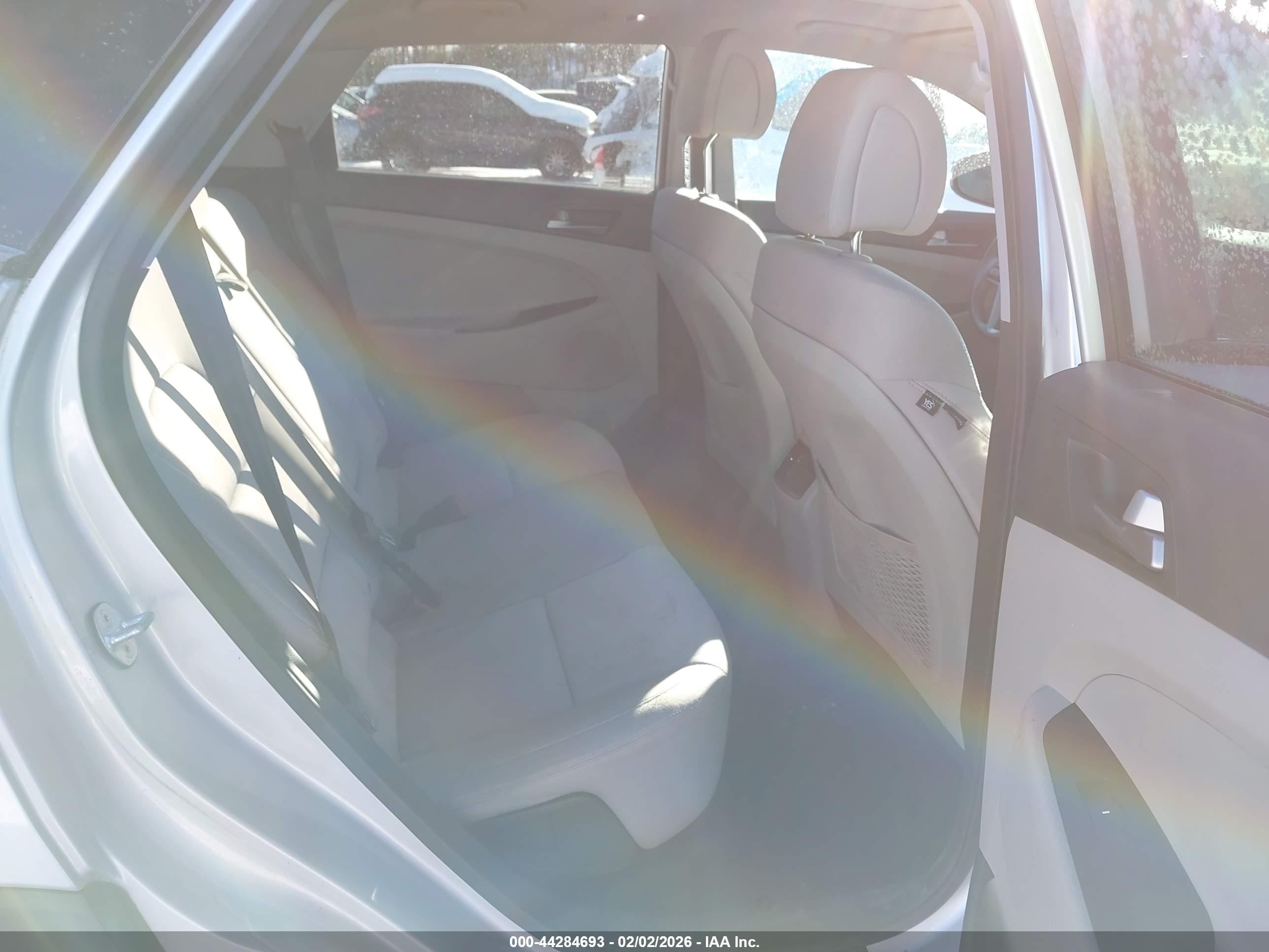 HYUNDAI TUCSON image 8