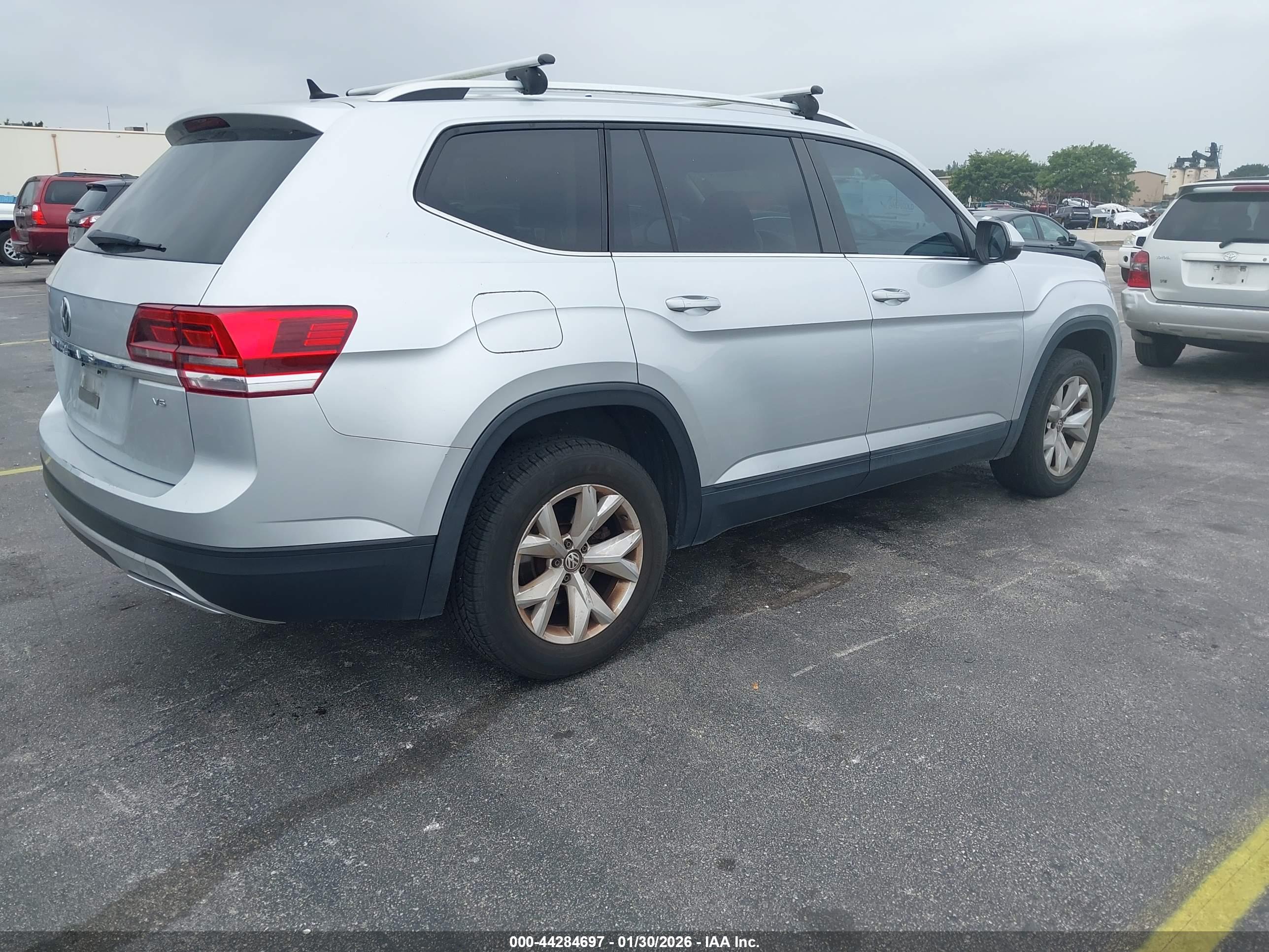 VOLKSWAGEN ATLAS image 4