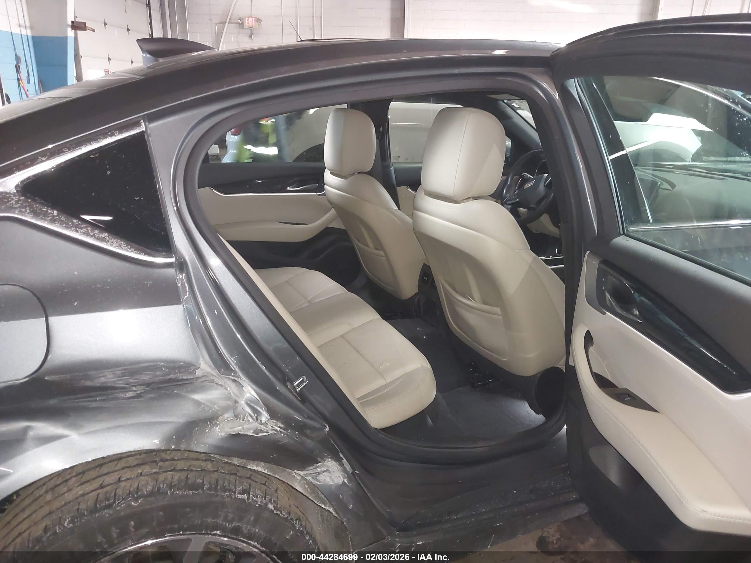 CADILLAC CT5 image 8