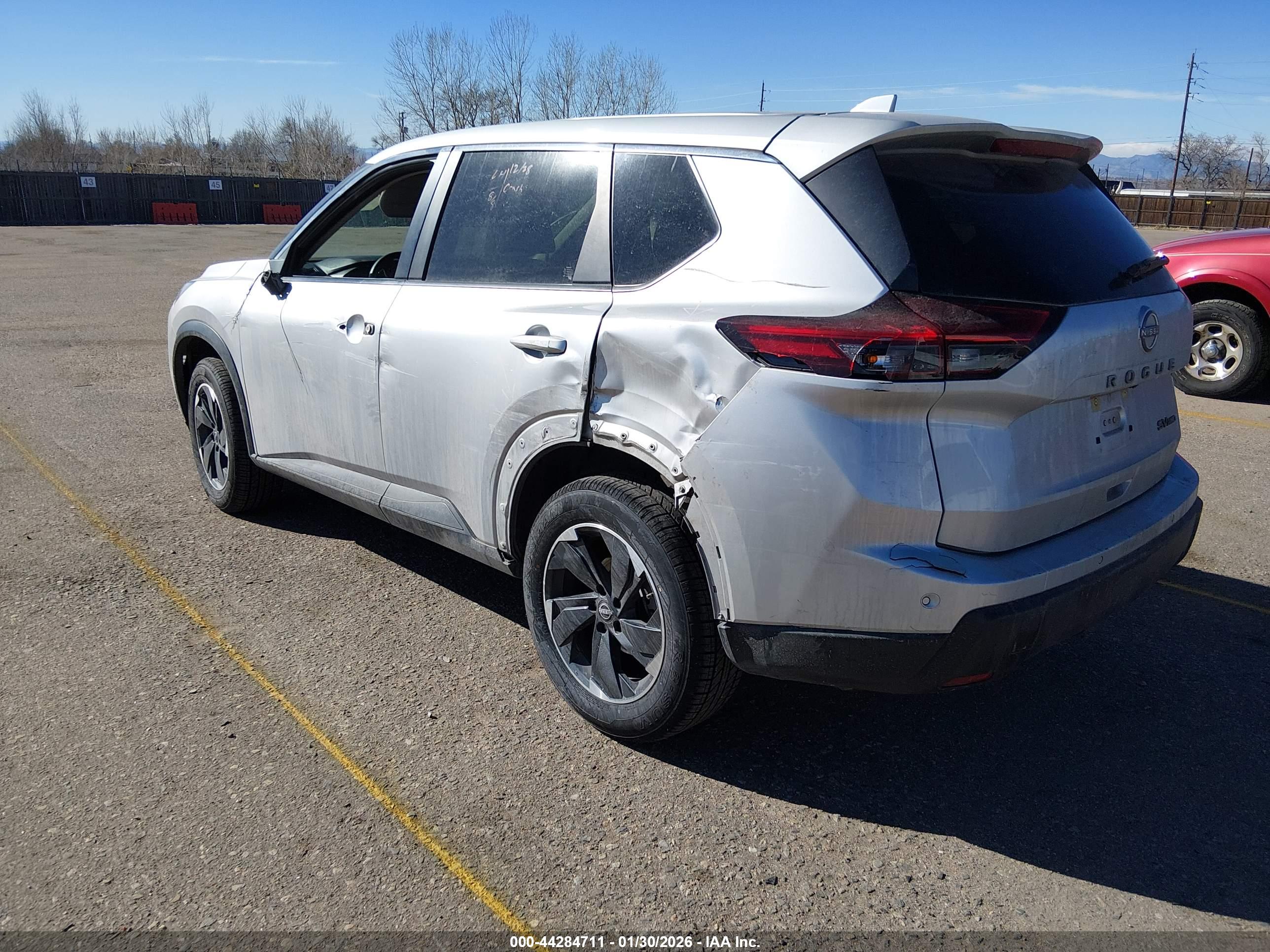 NISSAN ROGUE image 3