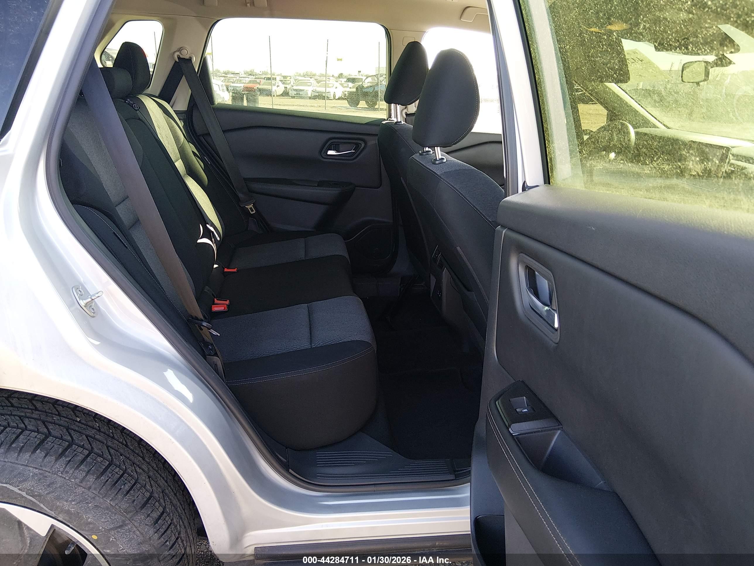 NISSAN ROGUE image 8