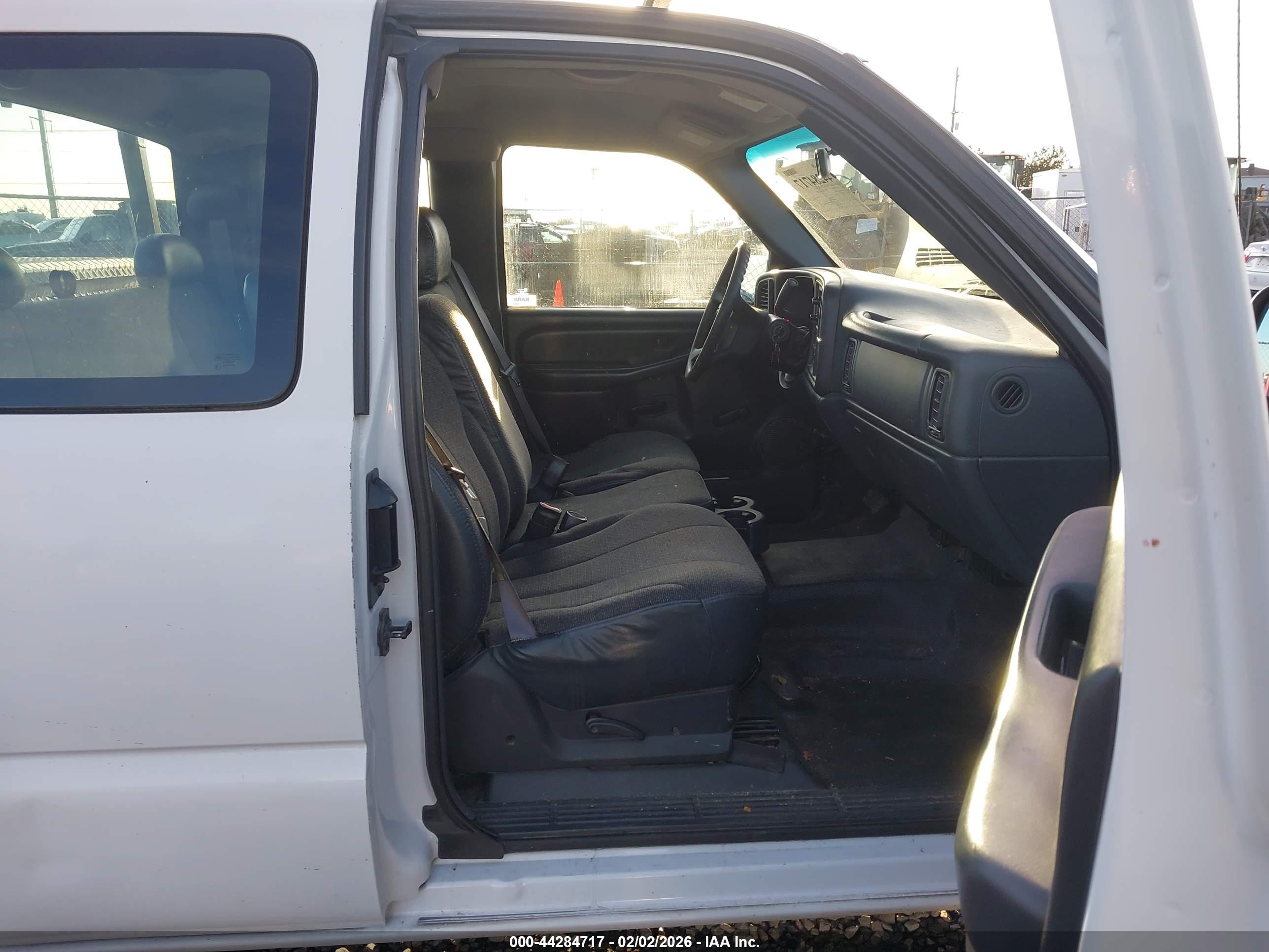 CHEVROLET SILVERADO image 5
