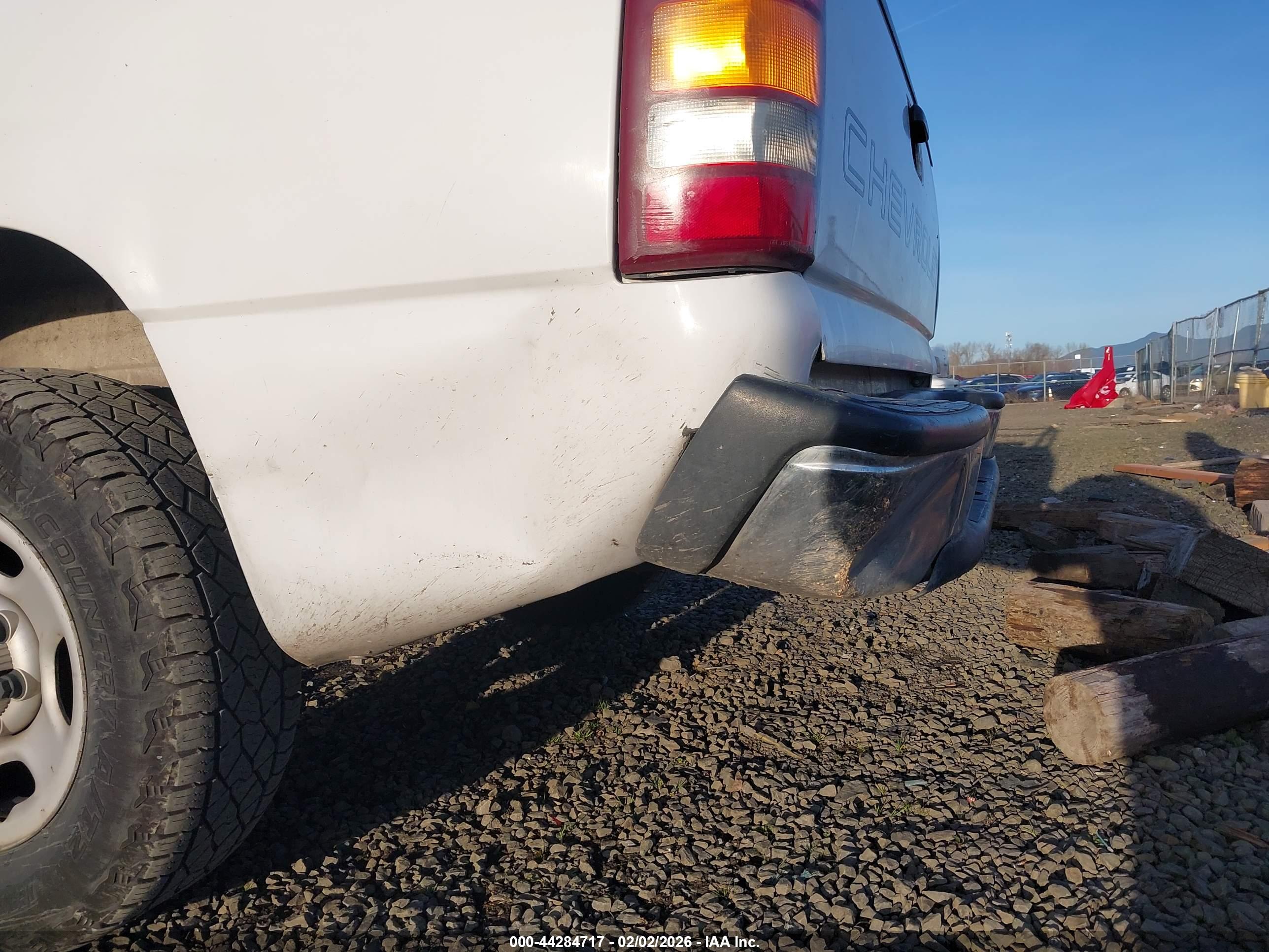 CHEVROLET SILVERADO image 6