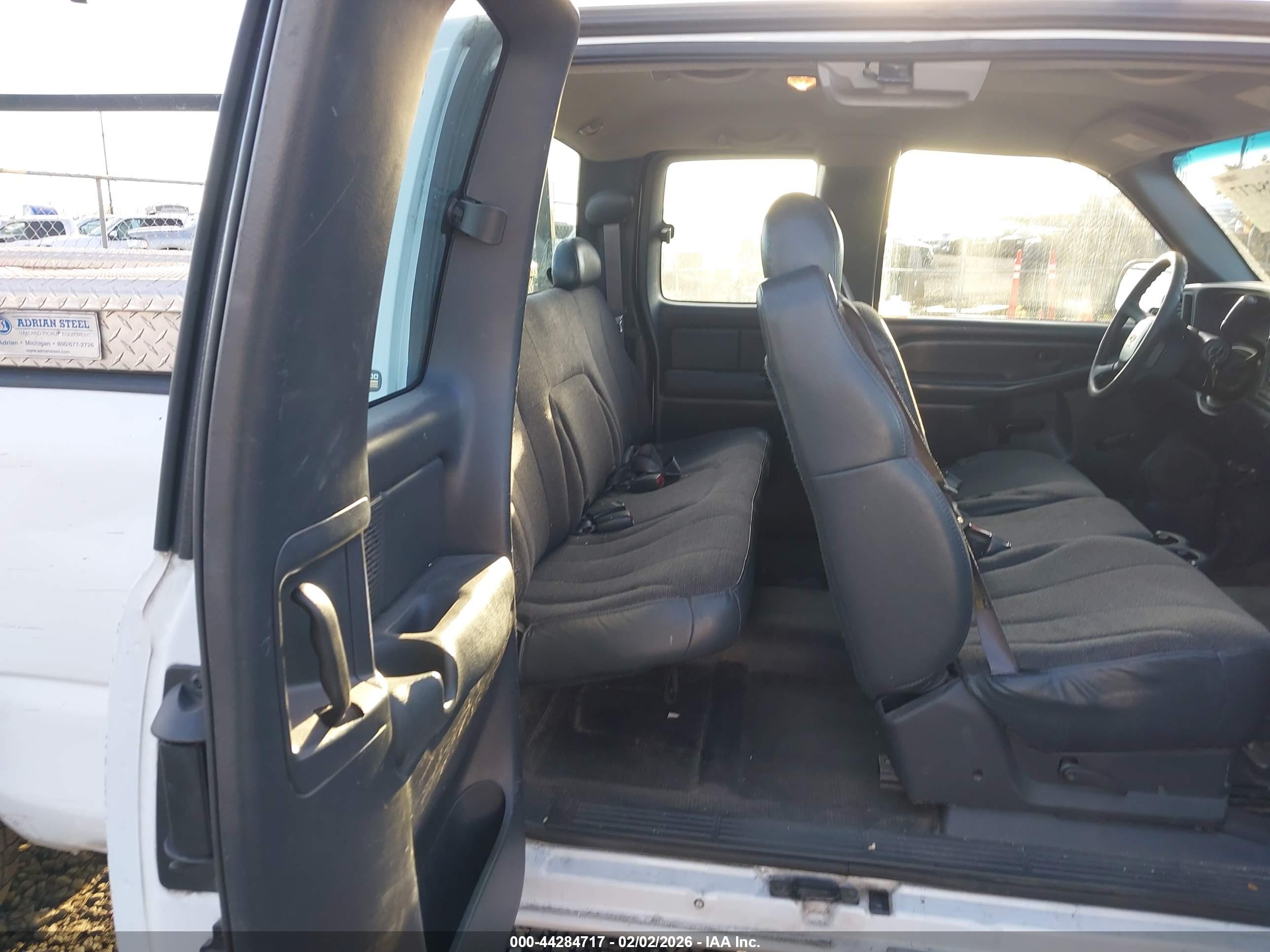 CHEVROLET SILVERADO image 8