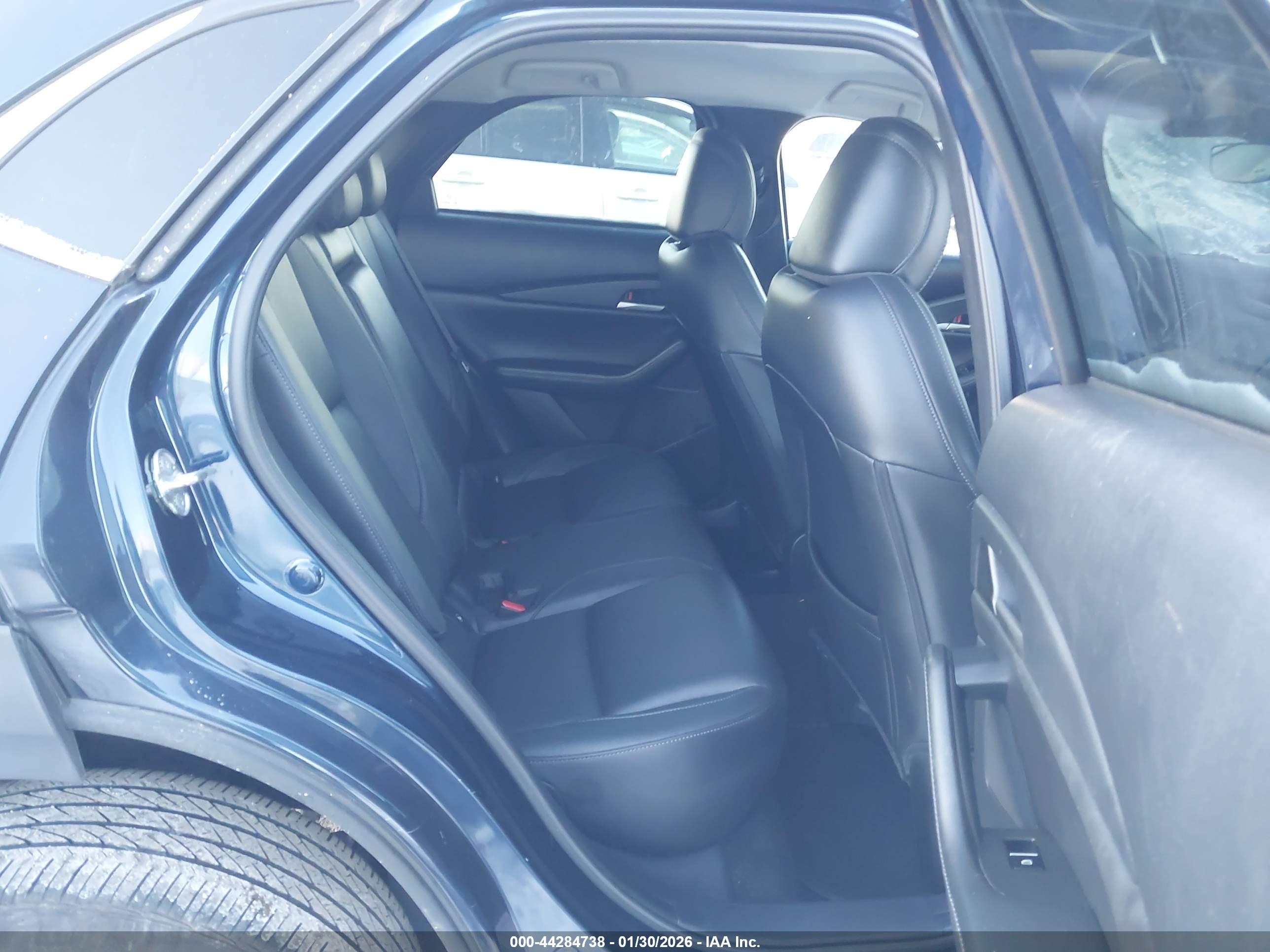 MAZDA CX-30 image 8