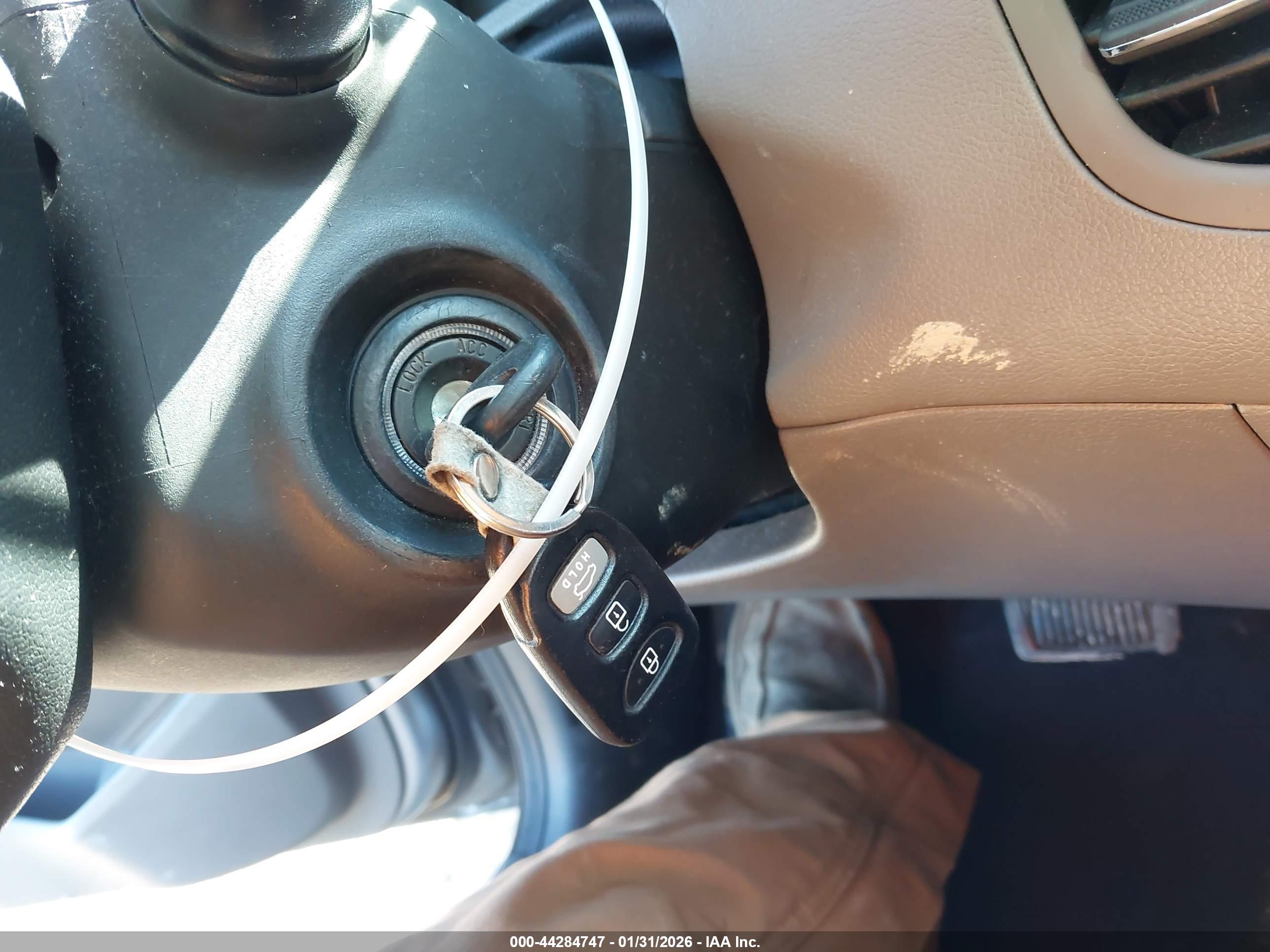 HYUNDAI ELANTRA image 11