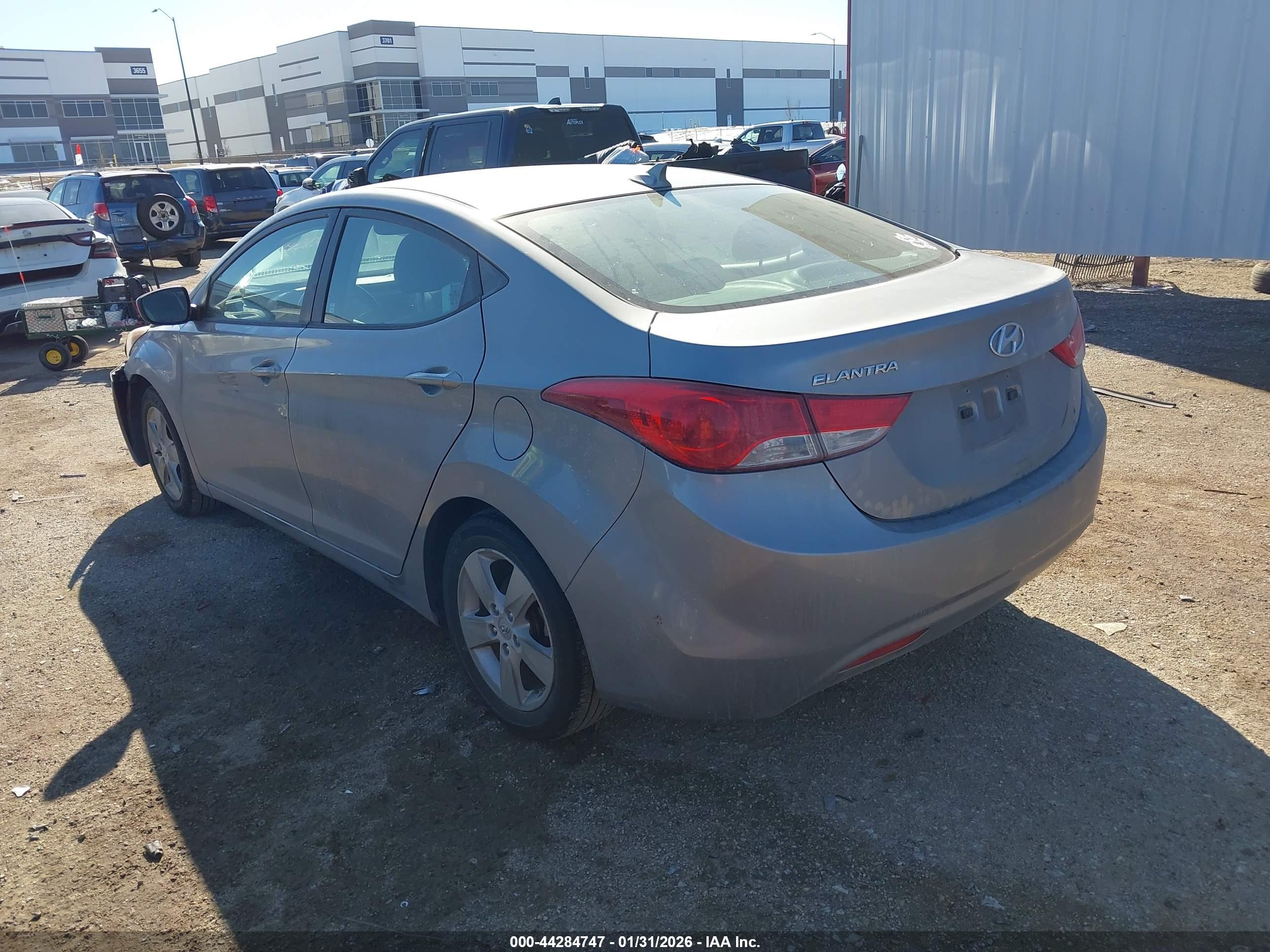 HYUNDAI ELANTRA image 3