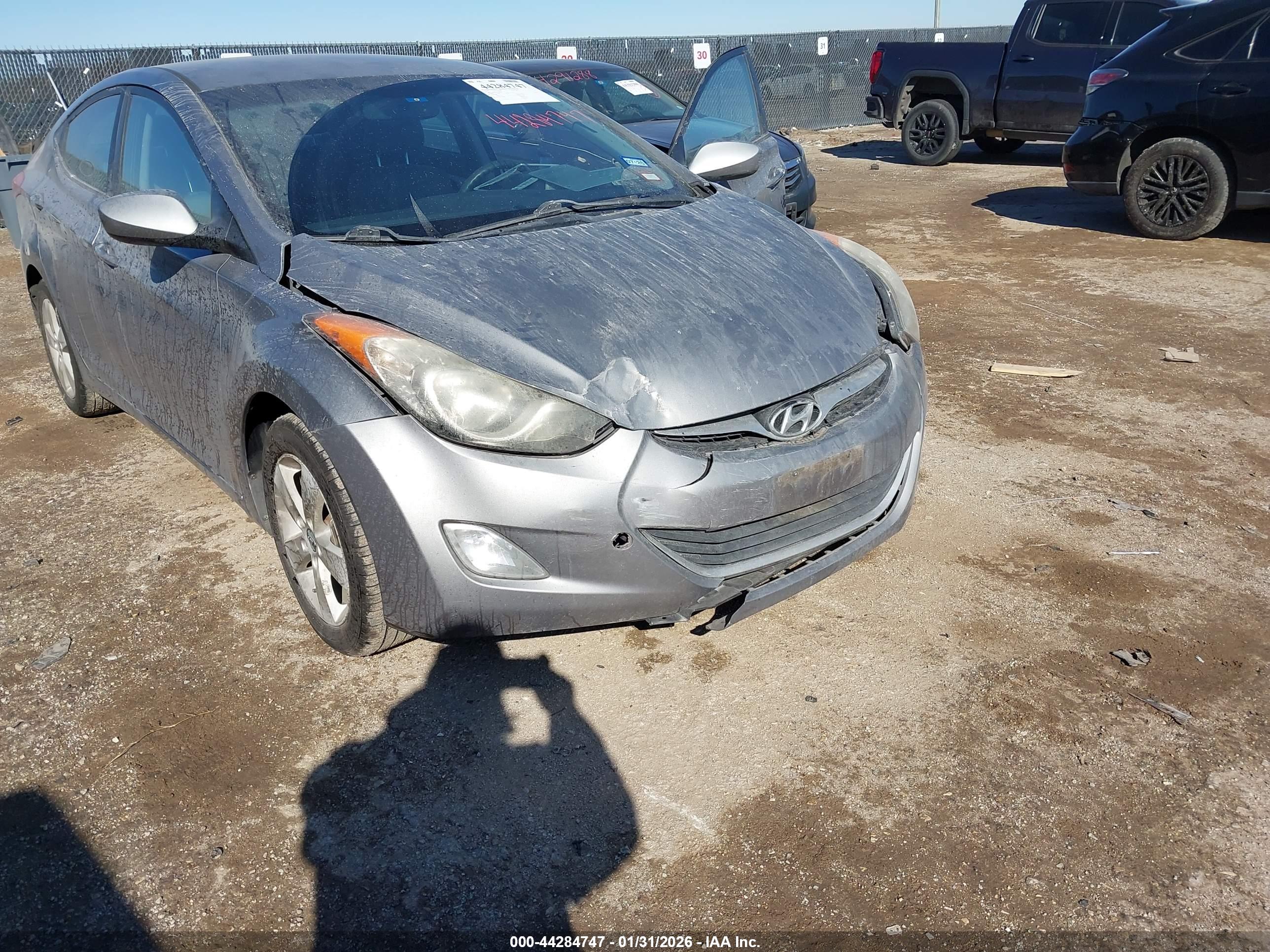 HYUNDAI ELANTRA image 6