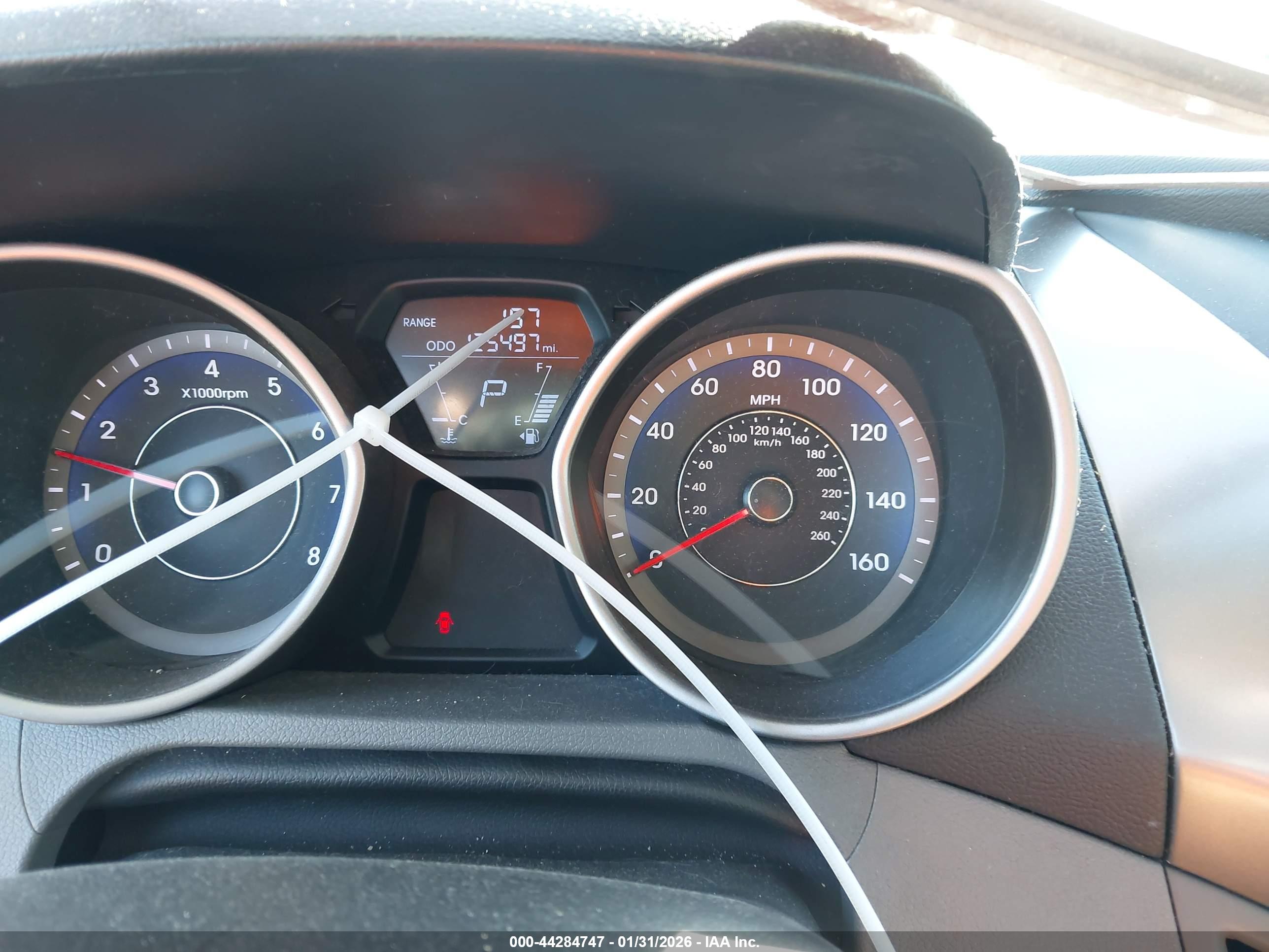 HYUNDAI ELANTRA image 7