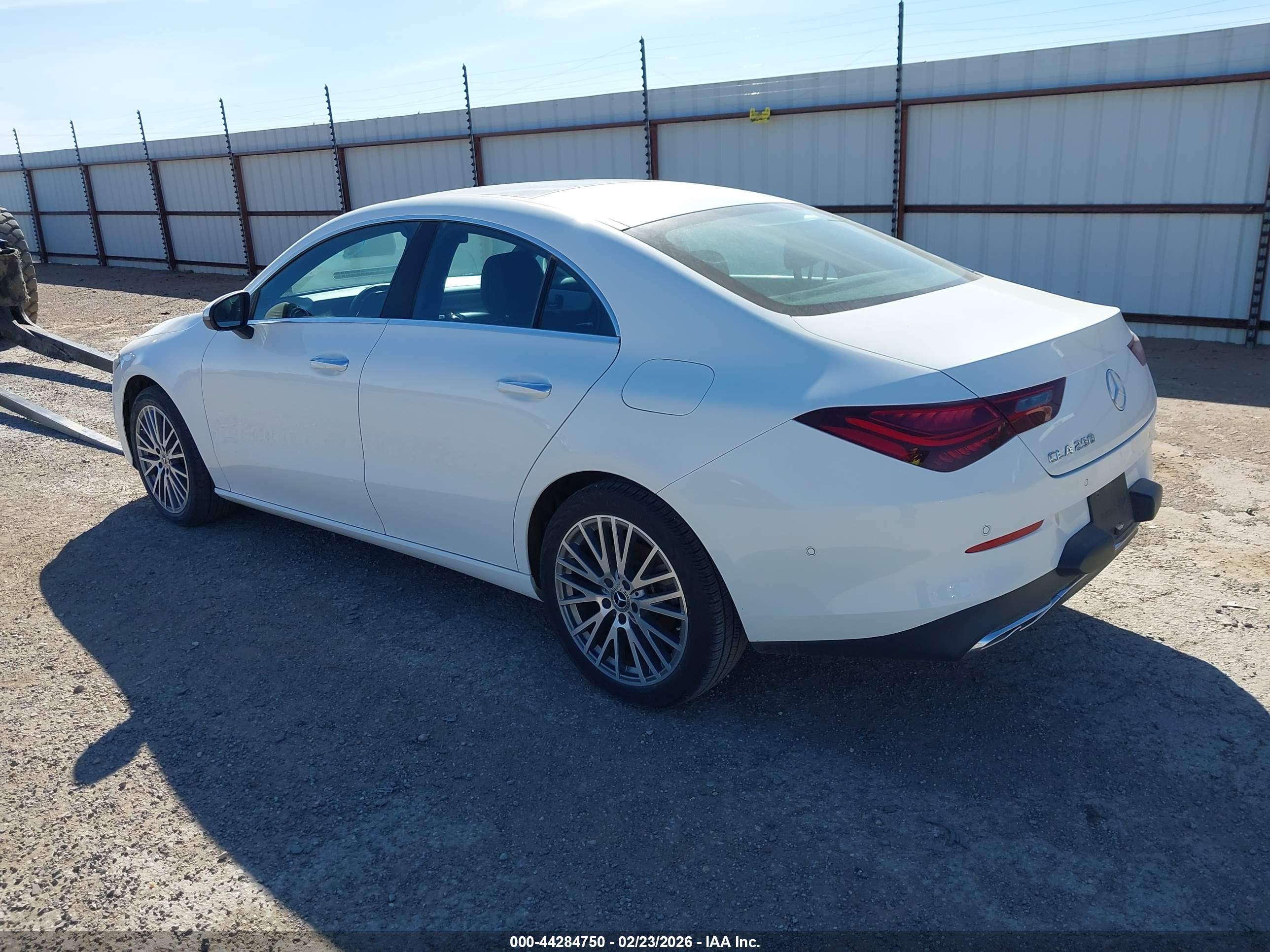 MERCEDES-BENZ CLA image 3