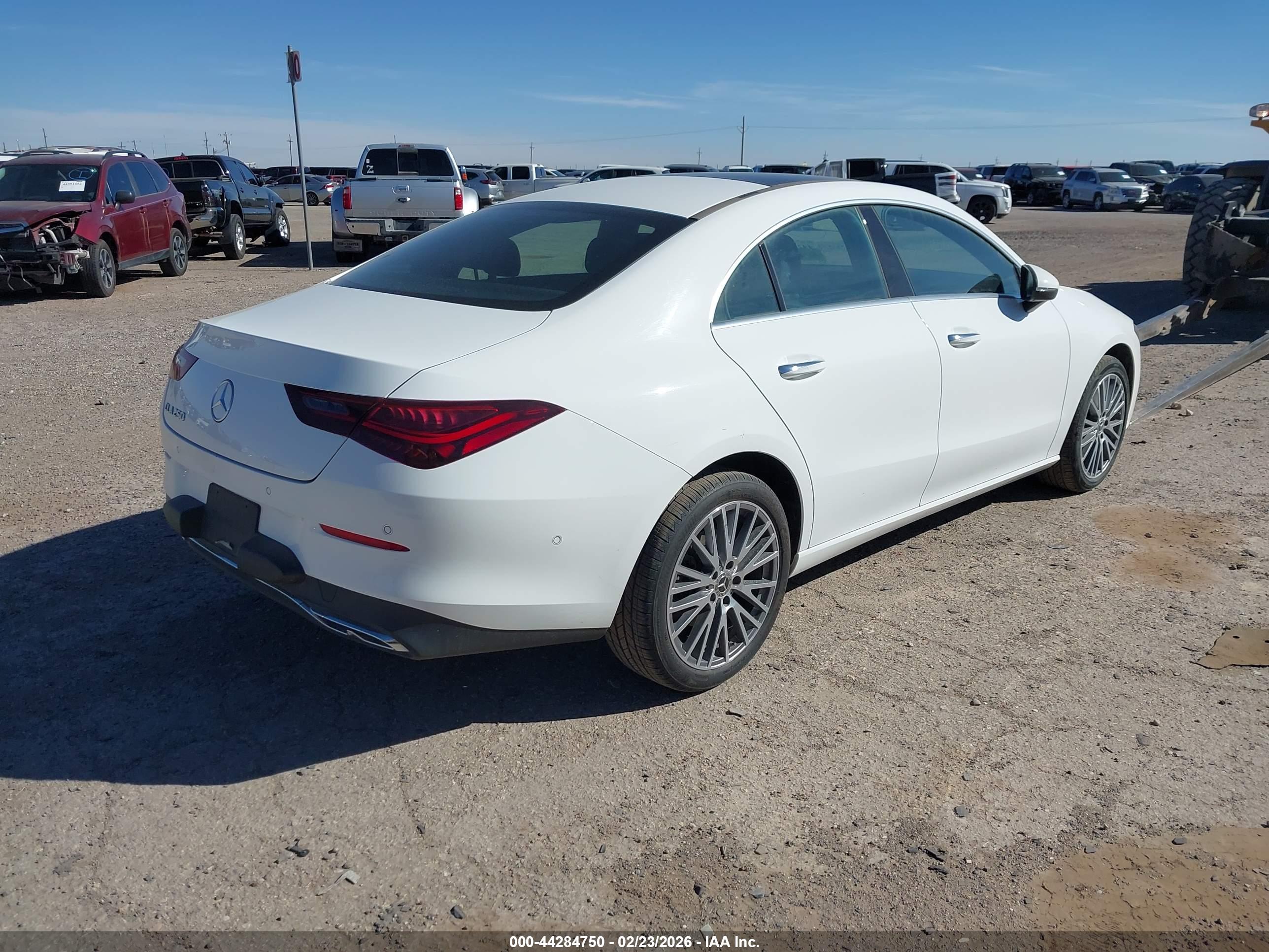 MERCEDES-BENZ CLA image 4
