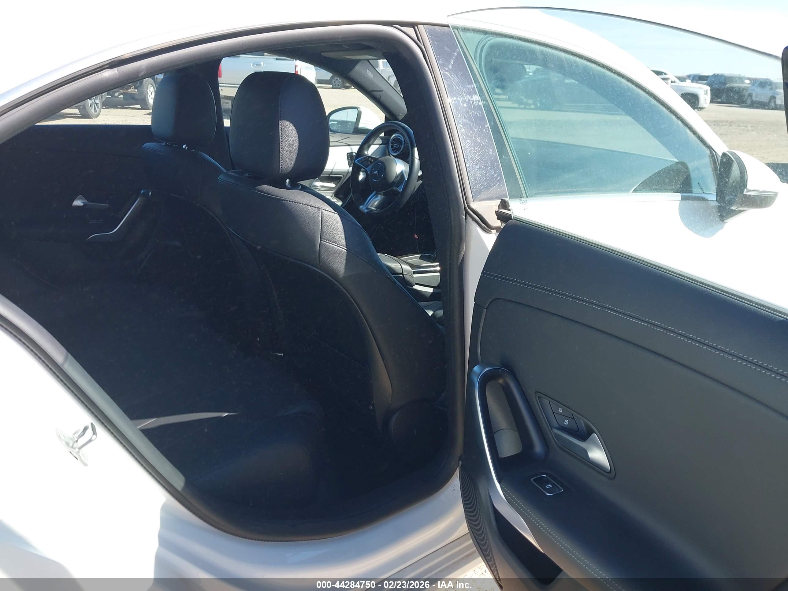 MERCEDES-BENZ CLA image 8
