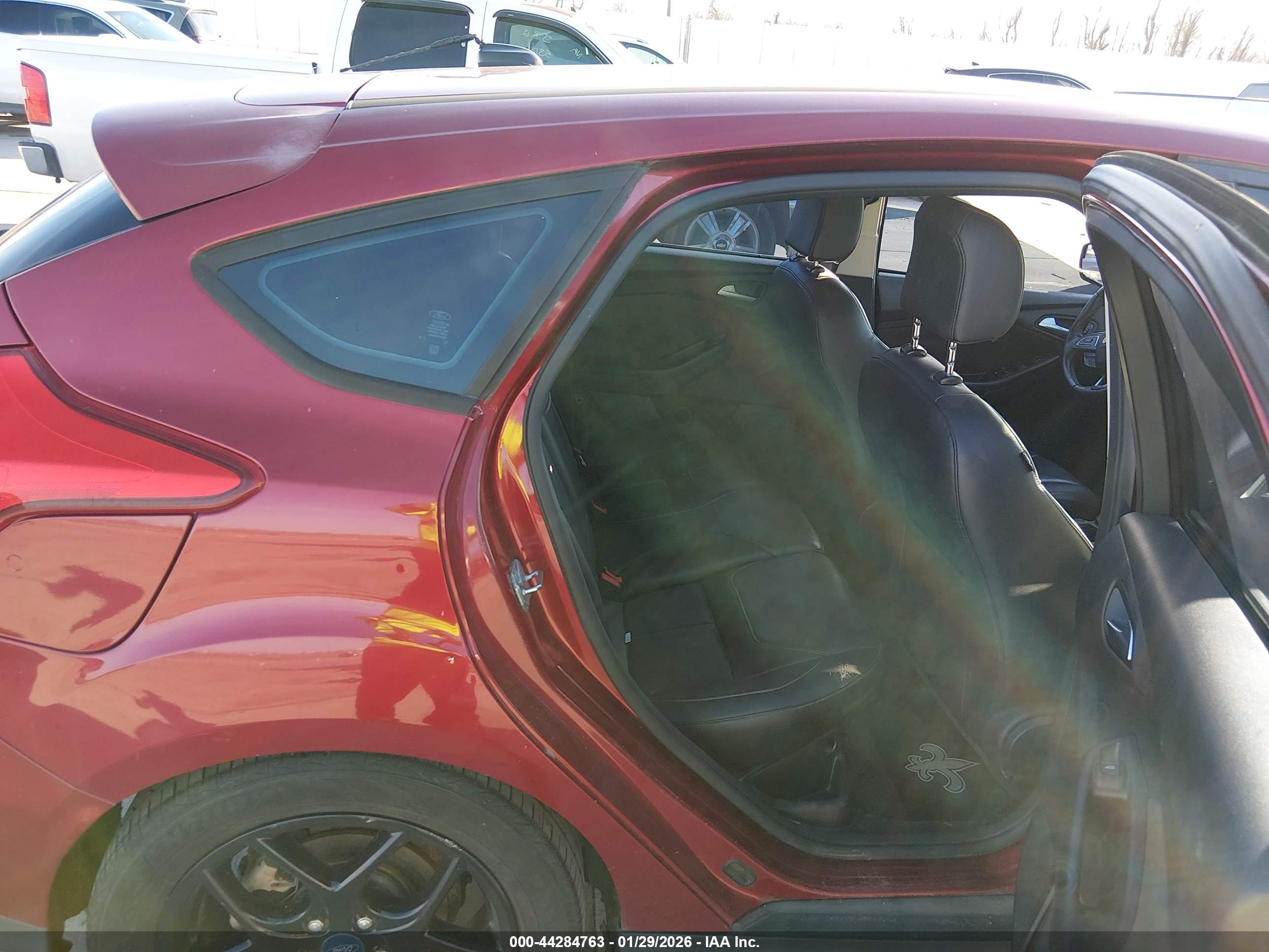 FORD FOCUS image 8