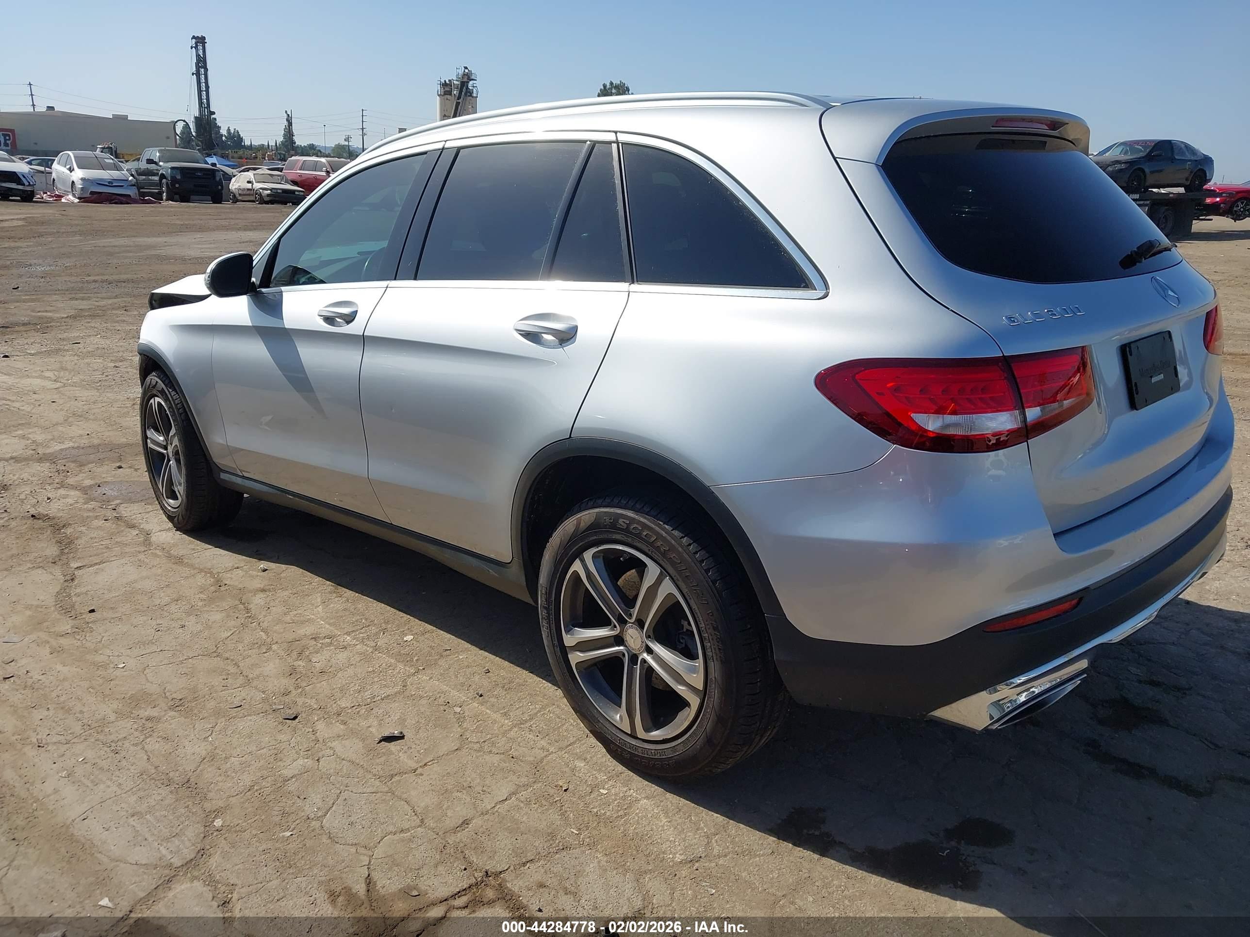MERCEDES-BENZ GLC image 3