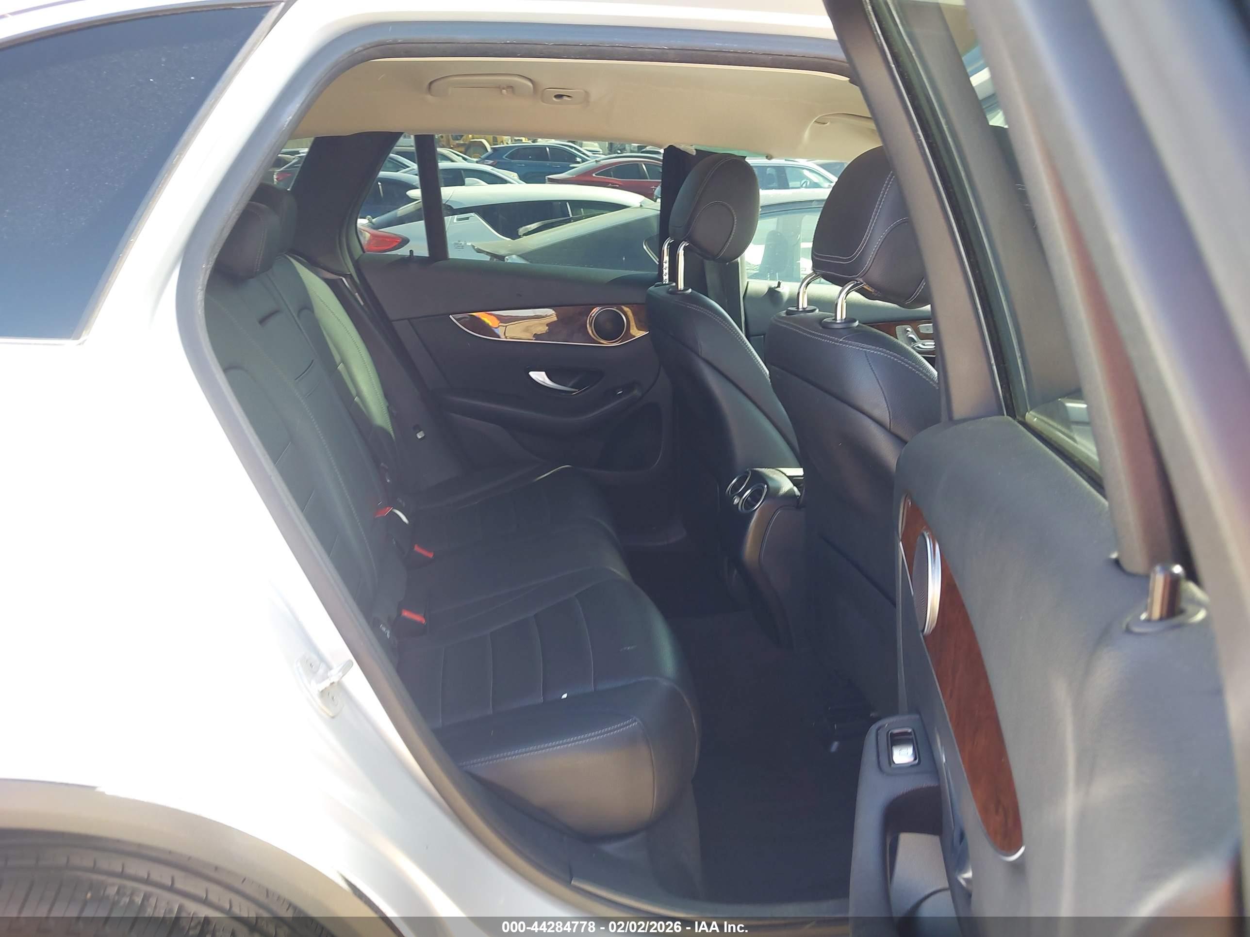 MERCEDES-BENZ GLC image 8