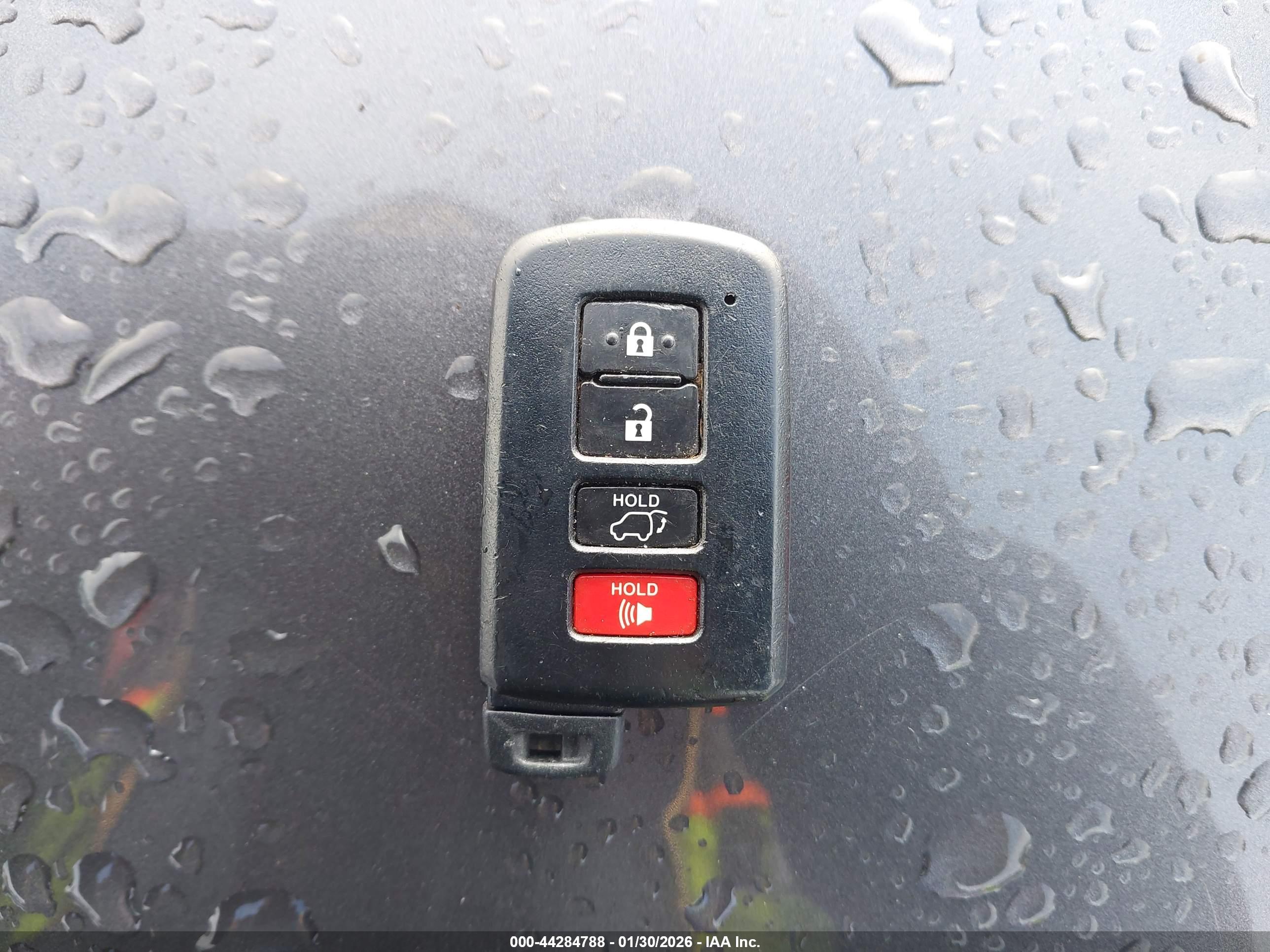 TOYOTA RAV4 image 11